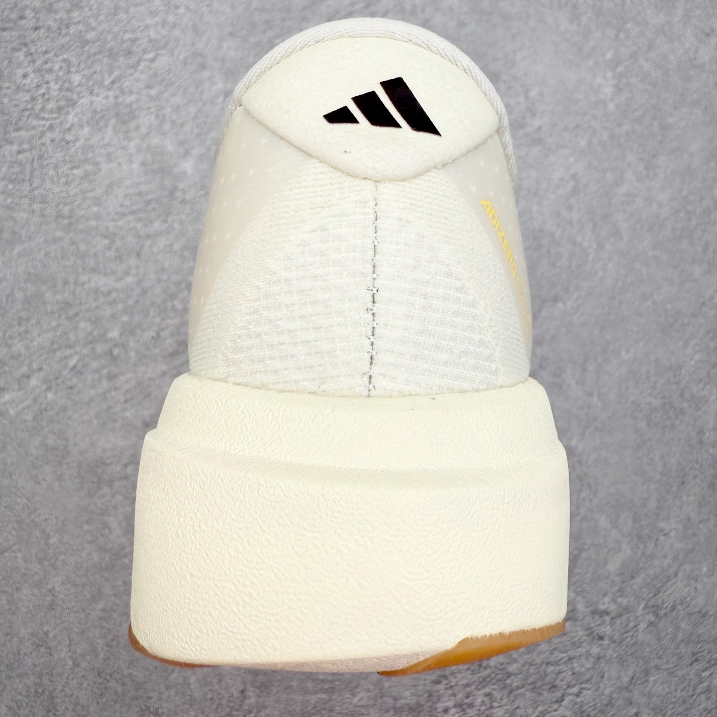 图片[8]-AD Adizero EVO SL 马拉松竞速专业跑鞋 CELERMESH针织网面非常轻薄 纤维间的缝隙很大 可以保证跑步时的透气、排汗效果 鞋舌直接与两侧的内衬和鞋底连接在一起 在跑步过程中不会被鞋舌的左右移动所困扰 在标准鞋带孔的基础上再拓宽一组鞋带孔 适合不同脚型的需求 突破性 EnergyRods 技术，有助于跑者实现更好的成绩 中底独特的LIGHTSTRIKE PRO泡棉材质 微弹感觉在跑步过程中给予了良好的支撑体验 对于顶级精英和高水平进阶跑者来说 ADIOS PRO是一双值得信赖的竞速比赛用鞋 尺码：36 36.5 37.5 38 38.5 39 40 40.5 41 42 42.5 43 44 44.5 45-选品中心