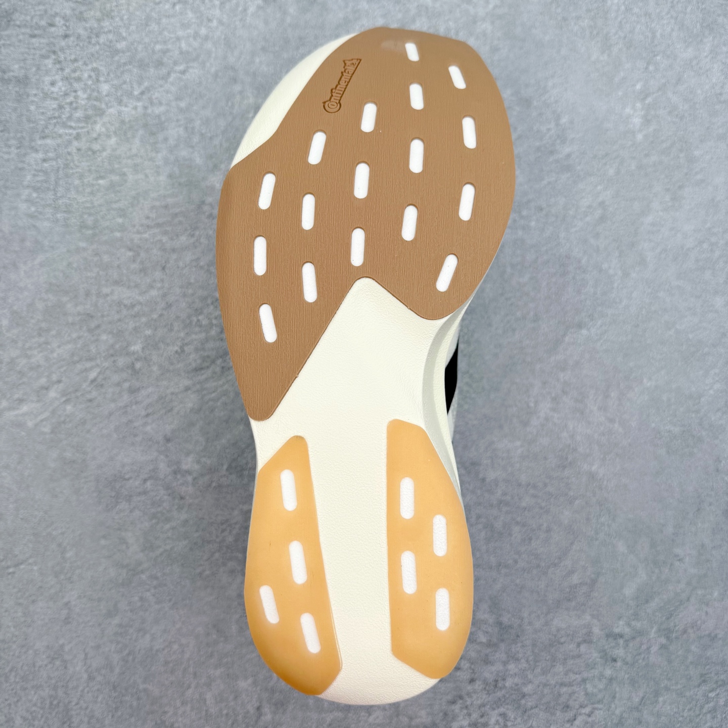 图片[9]-AD Adizero EVO SL 马拉松竞速专业跑鞋 CELERMESH针织网面非常轻薄 纤维间的缝隙很大 可以保证跑步时的透气、排汗效果 鞋舌直接与两侧的内衬和鞋底连接在一起 在跑步过程中不会被鞋舌的左右移动所困扰 在标准鞋带孔的基础上再拓宽一组鞋带孔 适合不同脚型的需求 突破性 EnergyRods 技术，有助于跑者实现更好的成绩 中底独特的LIGHTSTRIKE PRO泡棉材质 微弹感觉在跑步过程中给予了良好的支撑体验 对于顶级精英和高水平进阶跑者来说 ADIOS PRO是一双值得信赖的竞速比赛用鞋 尺码：36 36.5 37.5 38 38.5 39 40 40.5 41 42 42.5 43 44 44.5 45-选品中心