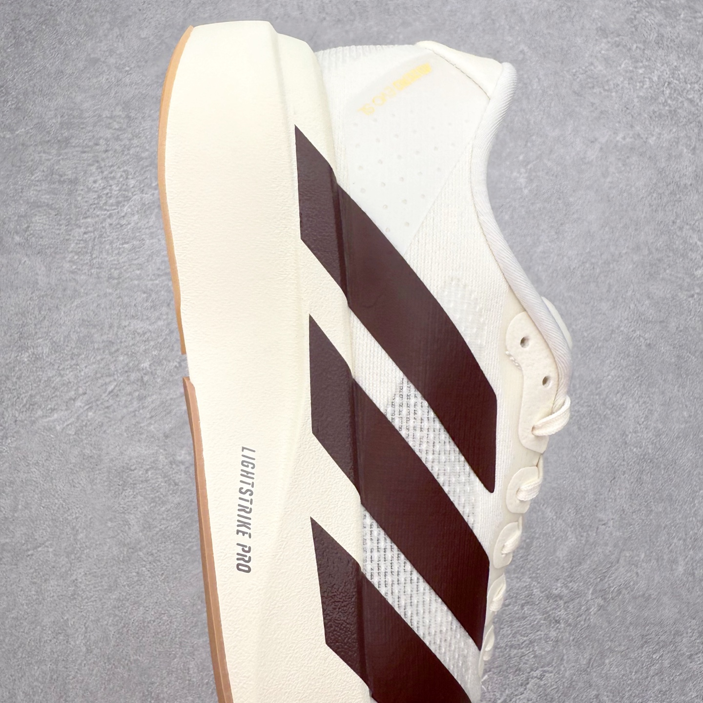 图片[6]-AD Adizero EVO SL 马拉松竞速专业跑鞋 CELERMESH针织网面非常轻薄 纤维间的缝隙很大 可以保证跑步时的透气、排汗效果 鞋舌直接与两侧的内衬和鞋底连接在一起 在跑步过程中不会被鞋舌的左右移动所困扰 在标准鞋带孔的基础上再拓宽一组鞋带孔 适合不同脚型的需求 突破性 EnergyRods 技术，有助于跑者实现更好的成绩 中底独特的LIGHTSTRIKE PRO泡棉材质 微弹感觉在跑步过程中给予了良好的支撑体验 对于顶级精英和高水平进阶跑者来说 ADIOS PRO是一双值得信赖的竞速比赛用鞋 尺码：36 36.5 37.5 38 38.5 39 40 40.5 41 42 42.5 43 44 44.5 45-选品中心