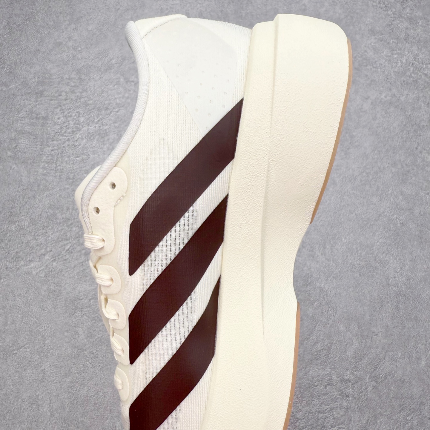 图片[7]-AD Adizero EVO SL 马拉松竞速专业跑鞋 CELERMESH针织网面非常轻薄 纤维间的缝隙很大 可以保证跑步时的透气、排汗效果 鞋舌直接与两侧的内衬和鞋底连接在一起 在跑步过程中不会被鞋舌的左右移动所困扰 在标准鞋带孔的基础上再拓宽一组鞋带孔 适合不同脚型的需求 突破性 EnergyRods 技术，有助于跑者实现更好的成绩 中底独特的LIGHTSTRIKE PRO泡棉材质 微弹感觉在跑步过程中给予了良好的支撑体验 对于顶级精英和高水平进阶跑者来说 ADIOS PRO是一双值得信赖的竞速比赛用鞋 尺码：36 36.5 37.5 38 38.5 39 40 40.5 41 42 42.5 43 44 44.5 45-选品中心