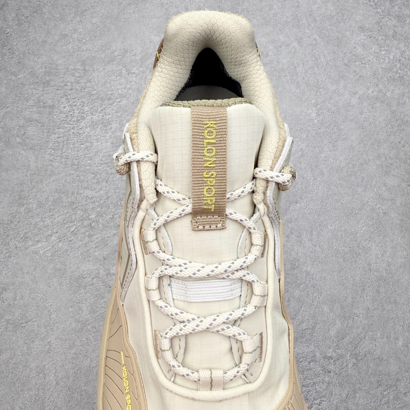 图片[5]-＃纯原 KOLON SPORT LIT CAMP 可隆织物皮革舒适 耐磨防水透气抓地低帮徒步鞋 男女同款 KOLON SPORT 可隆1973年诞生，并首次推出登山装备。自创立起，KOLON SPORT就把绿色定为基本色调，以常青树为品牌标志，坚持以关爱自然为己任，积极探求自然界的舒适，并以此应用于新产品的开发与研究。40多年来，历经不断革新，成就高端专业户外品牌。实拍调校N版已经零色差零失真 百分百还原实物色彩所见即所得 不存在货不对板色差等低级问题 选购参考实物拍摄 不混卖不参货 只用心做好货严格选品 承诺混一赔十 尺码：36.5 37 38 38.5 39 40 40.5 41 42 42.5 43 44 44.5 45 46-选品中心