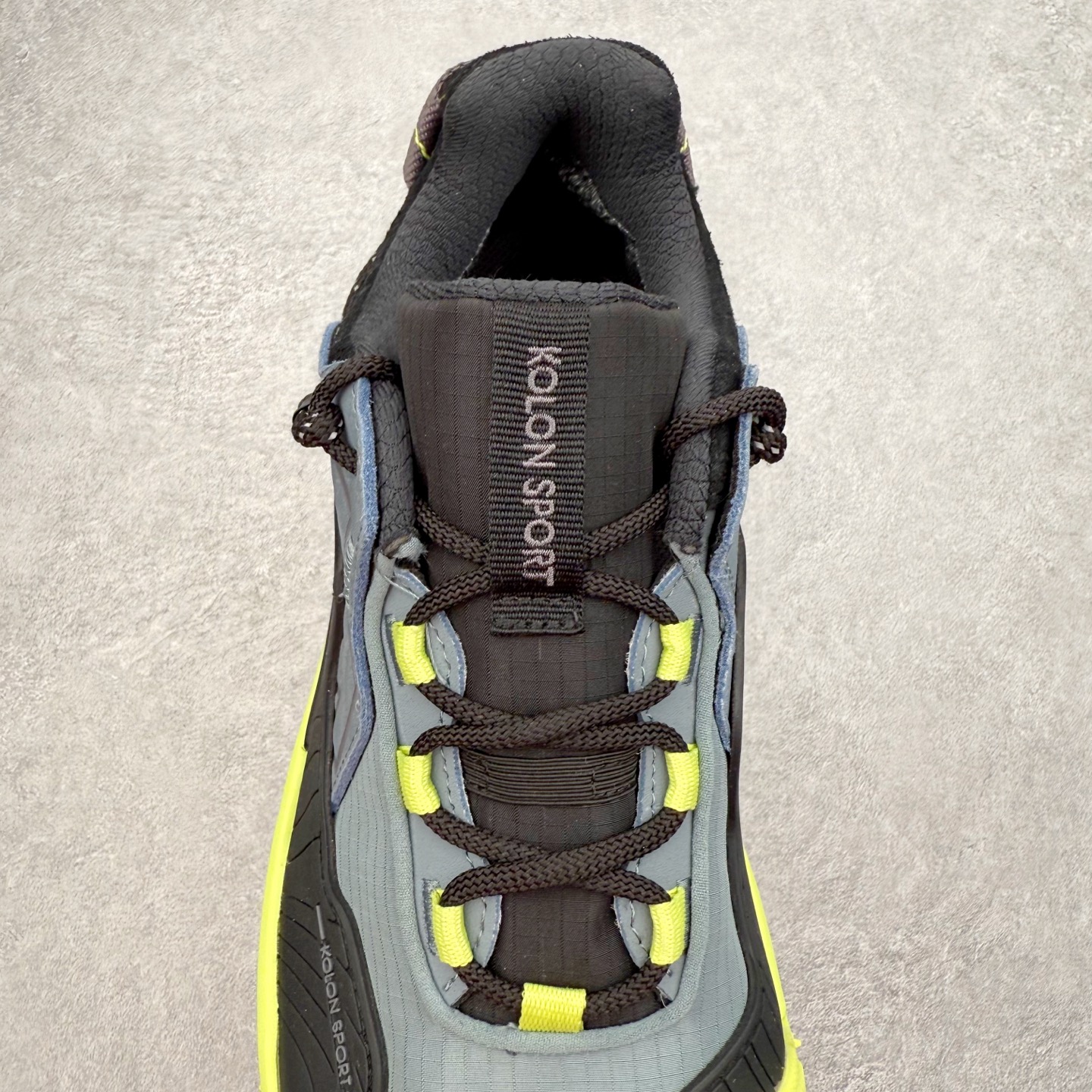 图片[5]-＃纯原 KOLON SPORT LIT CAMP 可隆织物皮革舒适 耐磨防水透气抓地低帮徒步鞋 男女同款 KOLON SPORT 可隆1973年诞生，并首次推出登山装备。自创立起，KOLON SPORT就把绿色定为基本色调，以常青树为品牌标志，坚持以关爱自然为己任，积极探求自然界的舒适，并以此应用于新产品的开发与研究。40多年来，历经不断革新，成就高端专业户外品牌。实拍调校N版已经零色差零失真 百分百还原实物色彩所见即所得 不存在货不对板色差等低级问题 选购参考实物拍摄 不混卖不参货 只用心做好货严格选品 承诺混一赔十 尺码：36.5 37 38 38.5 39 40 40.5 41 42 42.5 43 44 44.5 45 46-选品中心