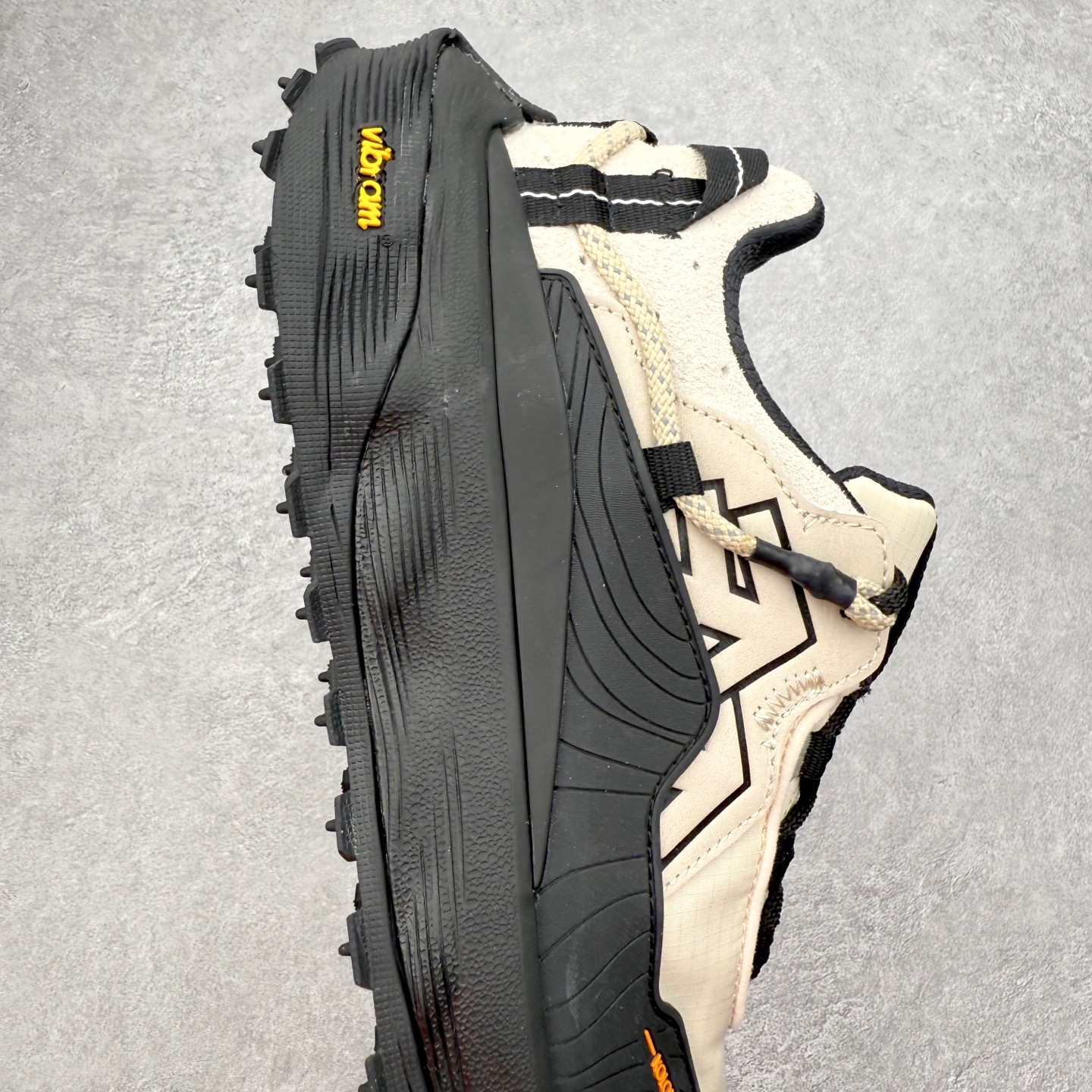 图片[6]-＃纯原 KOLON SPORT LIT CAMP 可隆织物皮革舒适 耐磨防水透气抓地低帮徒步鞋 男女同款 KOLON SPORT 可隆1973年诞生，并首次推出登山装备。自创立起，KOLON SPORT就把绿色定为基本色调，以常青树为品牌标志，坚持以关爱自然为己任，积极探求自然界的舒适，并以此应用于新产品的开发与研究。40多年来，历经不断革新，成就高端专业户外品牌。实拍调校N版已经零色差零失真 百分百还原实物色彩所见即所得 不存在货不对板色差等低级问题 选购参考实物拍摄 不混卖不参货 只用心做好货严格选品 承诺混一赔十 尺码：36.5 37 38 38.5 39 40 40.5 41 42 42.5 43 44 44.5 45 46-选品中心