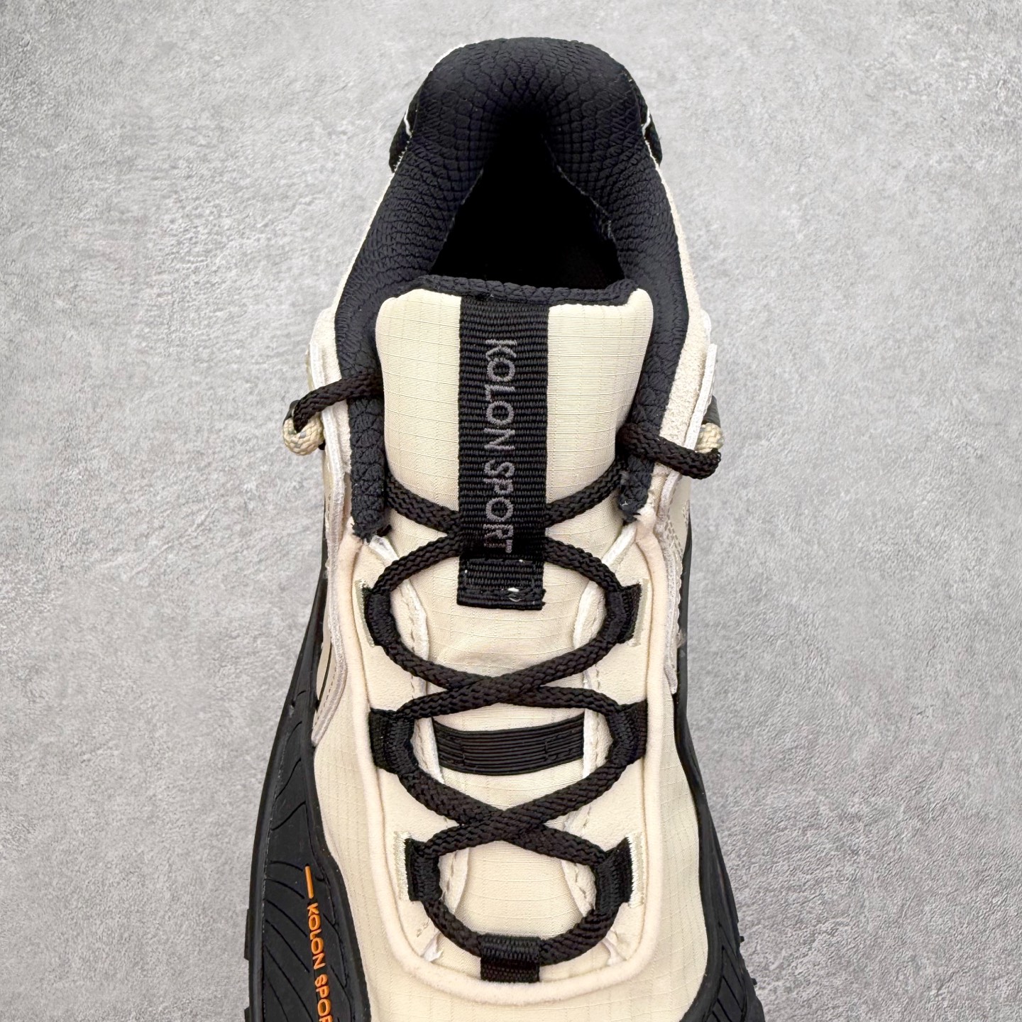 图片[5]-＃纯原 KOLON SPORT LIT CAMP 可隆织物皮革舒适 耐磨防水透气抓地低帮徒步鞋 男女同款 KOLON SPORT 可隆1973年诞生，并首次推出登山装备。自创立起，KOLON SPORT就把绿色定为基本色调，以常青树为品牌标志，坚持以关爱自然为己任，积极探求自然界的舒适，并以此应用于新产品的开发与研究。40多年来，历经不断革新，成就高端专业户外品牌。实拍调校N版已经零色差零失真 百分百还原实物色彩所见即所得 不存在货不对板色差等低级问题 选购参考实物拍摄 不混卖不参货 只用心做好货严格选品 承诺混一赔十 尺码：36.5 37 38 38.5 39 40 40.5 41 42 42.5 43 44 44.5 45 46-选品中心