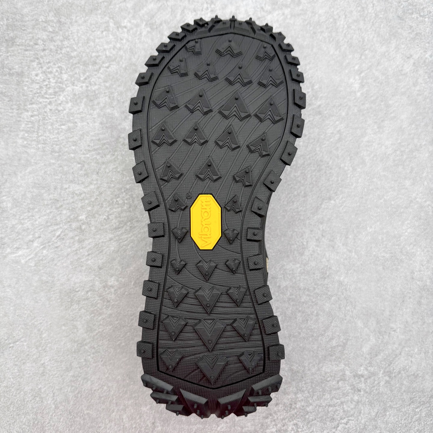 图片[9]-＃纯原 KOLON SPORT LIT CAMP 可隆织物皮革舒适 耐磨防水透气抓地低帮徒步鞋 男女同款 KOLON SPORT 可隆1973年诞生，并首次推出登山装备。自创立起，KOLON SPORT就把绿色定为基本色调，以常青树为品牌标志，坚持以关爱自然为己任，积极探求自然界的舒适，并以此应用于新产品的开发与研究。40多年来，历经不断革新，成就高端专业户外品牌。实拍调校N版已经零色差零失真 百分百还原实物色彩所见即所得 不存在货不对板色差等低级问题 选购参考实物拍摄 不混卖不参货 只用心做好货严格选品 承诺混一赔十 尺码：36.5 37 38 38.5 39 40 40.5 41 42 42.5 43 44 44.5 45 46-选品中心