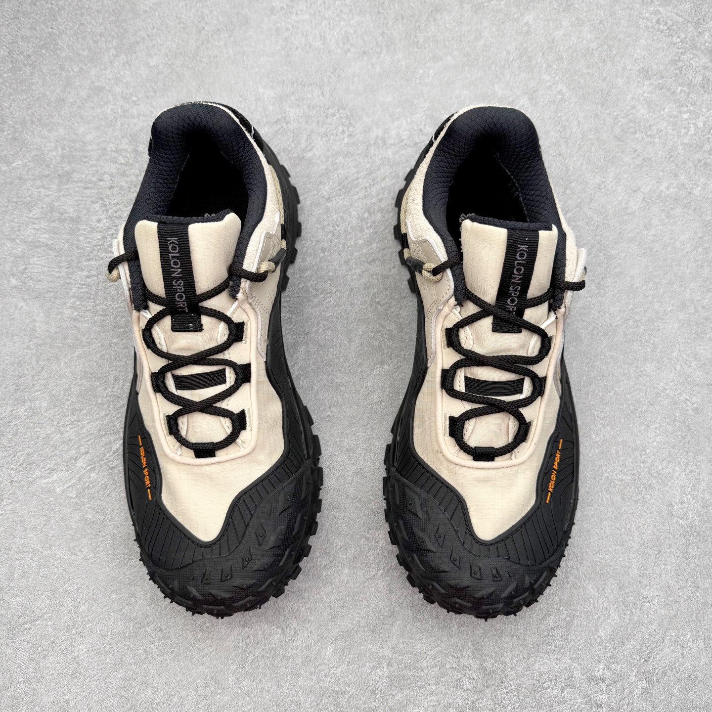 图片[2]-＃纯原 KOLON SPORT LIT CAMP 可隆织物皮革舒适 耐磨防水透气抓地低帮徒步鞋 男女同款 KOLON SPORT 可隆1973年诞生，并首次推出登山装备。自创立起，KOLON SPORT就把绿色定为基本色调，以常青树为品牌标志，坚持以关爱自然为己任，积极探求自然界的舒适，并以此应用于新产品的开发与研究。40多年来，历经不断革新，成就高端专业户外品牌。实拍调校N版已经零色差零失真 百分百还原实物色彩所见即所得 不存在货不对板色差等低级问题 选购参考实物拍摄 不混卖不参货 只用心做好货严格选品 承诺混一赔十 尺码：36.5 37 38 38.5 39 40 40.5 41 42 42.5 43 44 44.5 45 46-选品中心