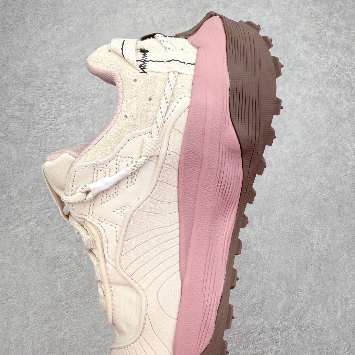 图片[7]-＃纯原 KOLON SPORT LIT CAMP 可隆织物皮革舒适 耐磨防水透气抓地低帮徒步鞋 男女同款 KOLON SPORT 可隆1973年诞生，并首次推出登山装备。自创立起，KOLON SPORT就把绿色定为基本色调，以常青树为品牌标志，坚持以关爱自然为己任，积极探求自然界的舒适，并以此应用于新产品的开发与研究。40多年来，历经不断革新，成就高端专业户外品牌。实拍调校N版已经零色差零失真 百分百还原实物色彩所见即所得 不存在货不对板色差等低级问题 选购参考实物拍摄 不混卖不参货 只用心做好货严格选品 承诺混一赔十 尺码：36.5 37 38 38.5 39 40 40.5 41 42 42.5 43 44 44.5 45 46-选品中心