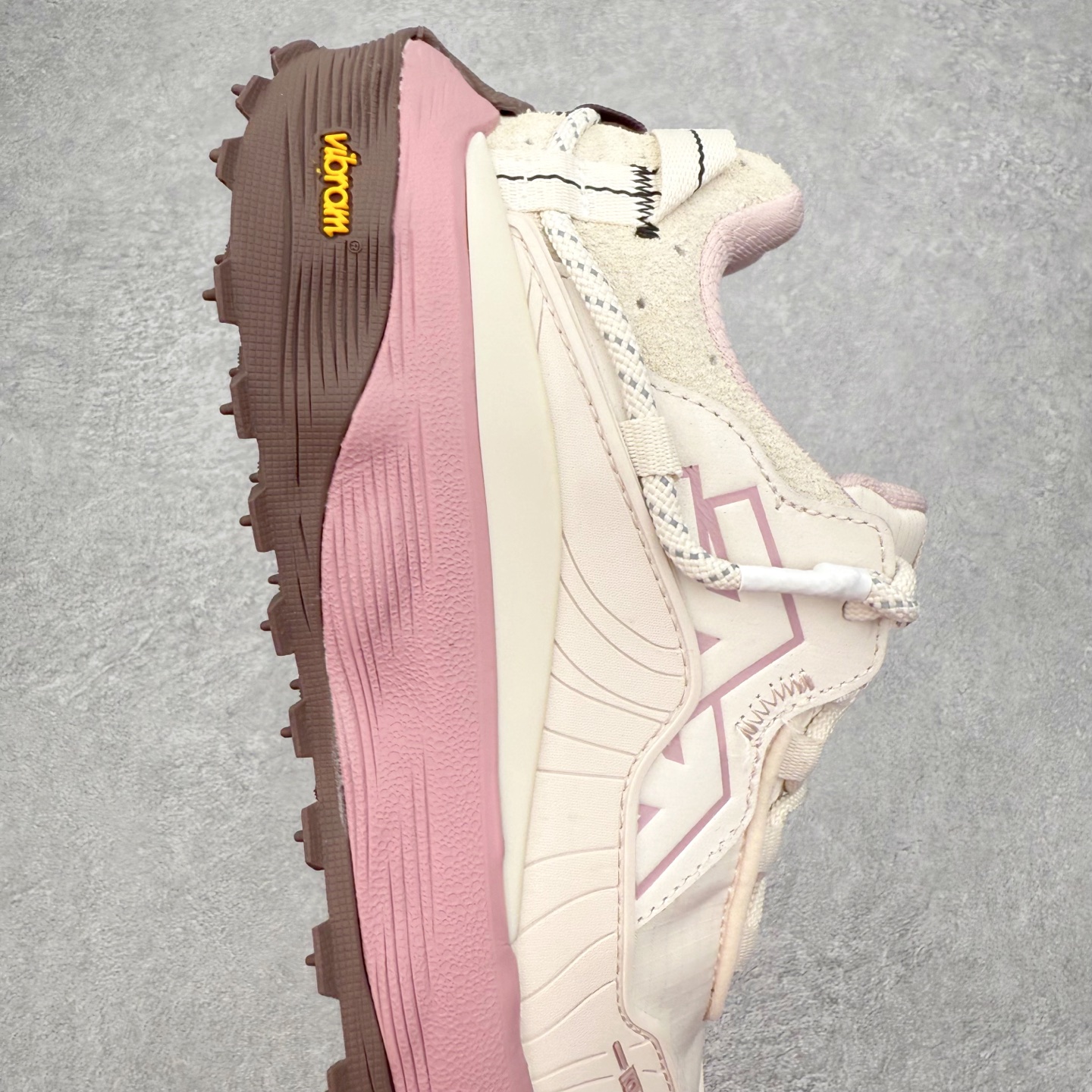 图片[6]-＃纯原 KOLON SPORT LIT CAMP 可隆织物皮革舒适 耐磨防水透气抓地低帮徒步鞋 男女同款 KOLON SPORT 可隆1973年诞生，并首次推出登山装备。自创立起，KOLON SPORT就把绿色定为基本色调，以常青树为品牌标志，坚持以关爱自然为己任，积极探求自然界的舒适，并以此应用于新产品的开发与研究。40多年来，历经不断革新，成就高端专业户外品牌。实拍调校N版已经零色差零失真 百分百还原实物色彩所见即所得 不存在货不对板色差等低级问题 选购参考实物拍摄 不混卖不参货 只用心做好货严格选品 承诺混一赔十 尺码：36.5 37 38 38.5 39 40 40.5 41 42 42.5 43 44 44.5 45 46-选品中心