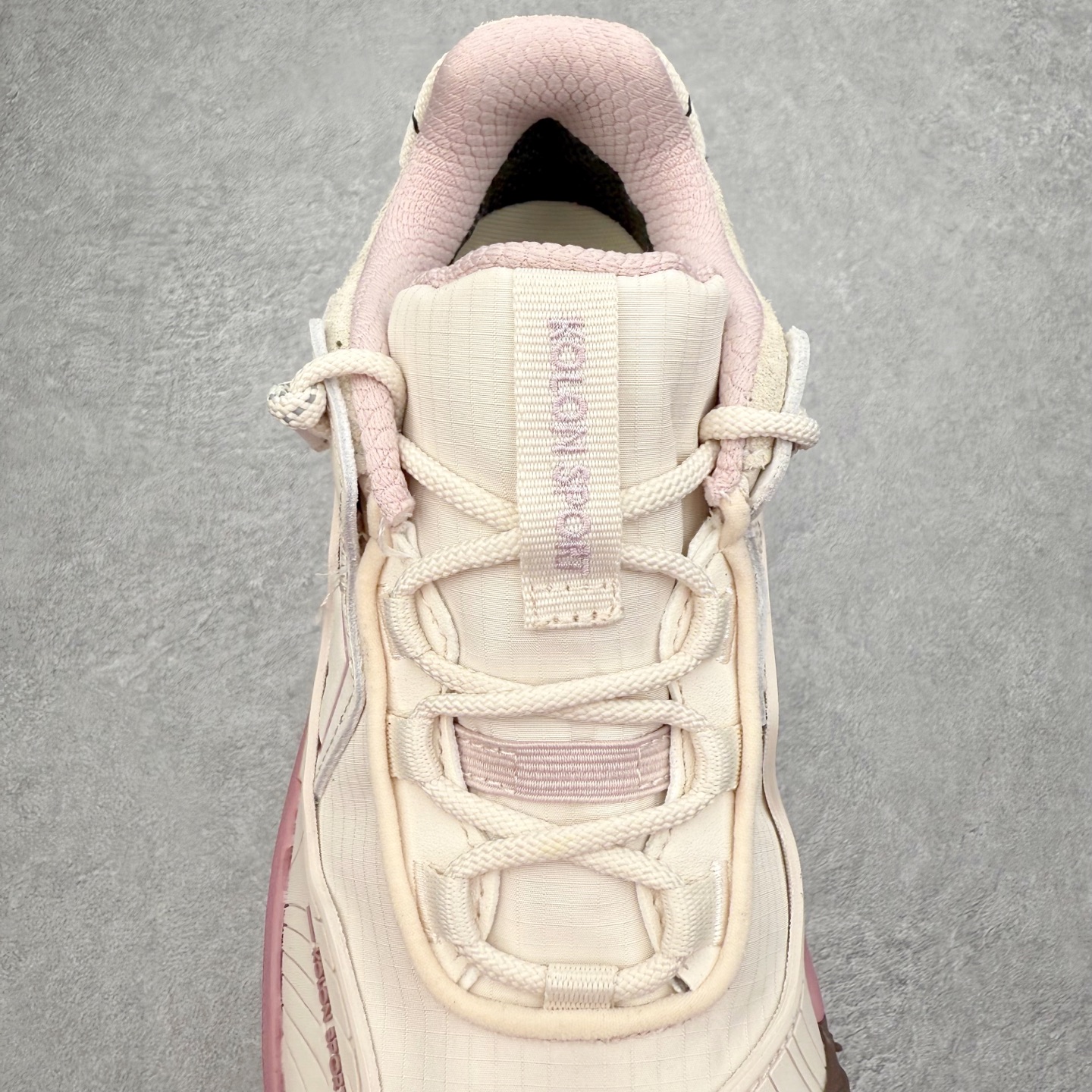 图片[5]-＃纯原 KOLON SPORT LIT CAMP 可隆织物皮革舒适 耐磨防水透气抓地低帮徒步鞋 男女同款 KOLON SPORT 可隆1973年诞生，并首次推出登山装备。自创立起，KOLON SPORT就把绿色定为基本色调，以常青树为品牌标志，坚持以关爱自然为己任，积极探求自然界的舒适，并以此应用于新产品的开发与研究。40多年来，历经不断革新，成就高端专业户外品牌。实拍调校N版已经零色差零失真 百分百还原实物色彩所见即所得 不存在货不对板色差等低级问题 选购参考实物拍摄 不混卖不参货 只用心做好货严格选品 承诺混一赔十 尺码：36.5 37 38 38.5 39 40 40.5 41 42 42.5 43 44 44.5 45 46-选品中心