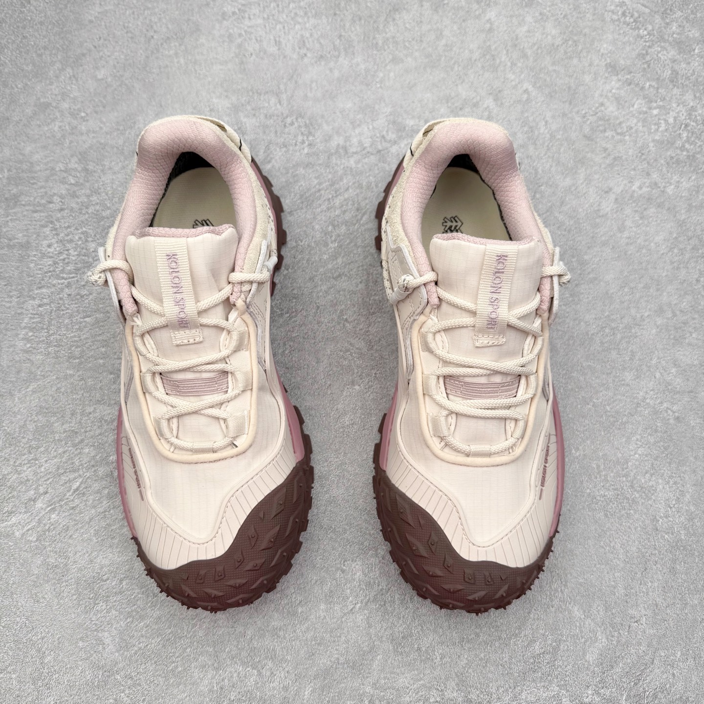 图片[2]-＃纯原 KOLON SPORT LIT CAMP 可隆织物皮革舒适 耐磨防水透气抓地低帮徒步鞋 男女同款 KOLON SPORT 可隆1973年诞生，并首次推出登山装备。自创立起，KOLON SPORT就把绿色定为基本色调，以常青树为品牌标志，坚持以关爱自然为己任，积极探求自然界的舒适，并以此应用于新产品的开发与研究。40多年来，历经不断革新，成就高端专业户外品牌。实拍调校N版已经零色差零失真 百分百还原实物色彩所见即所得 不存在货不对板色差等低级问题 选购参考实物拍摄 不混卖不参货 只用心做好货严格选品 承诺混一赔十 尺码：36.5 37 38 38.5 39 40 40.5 41 42 42.5 43 44 44.5 45 46-选品中心