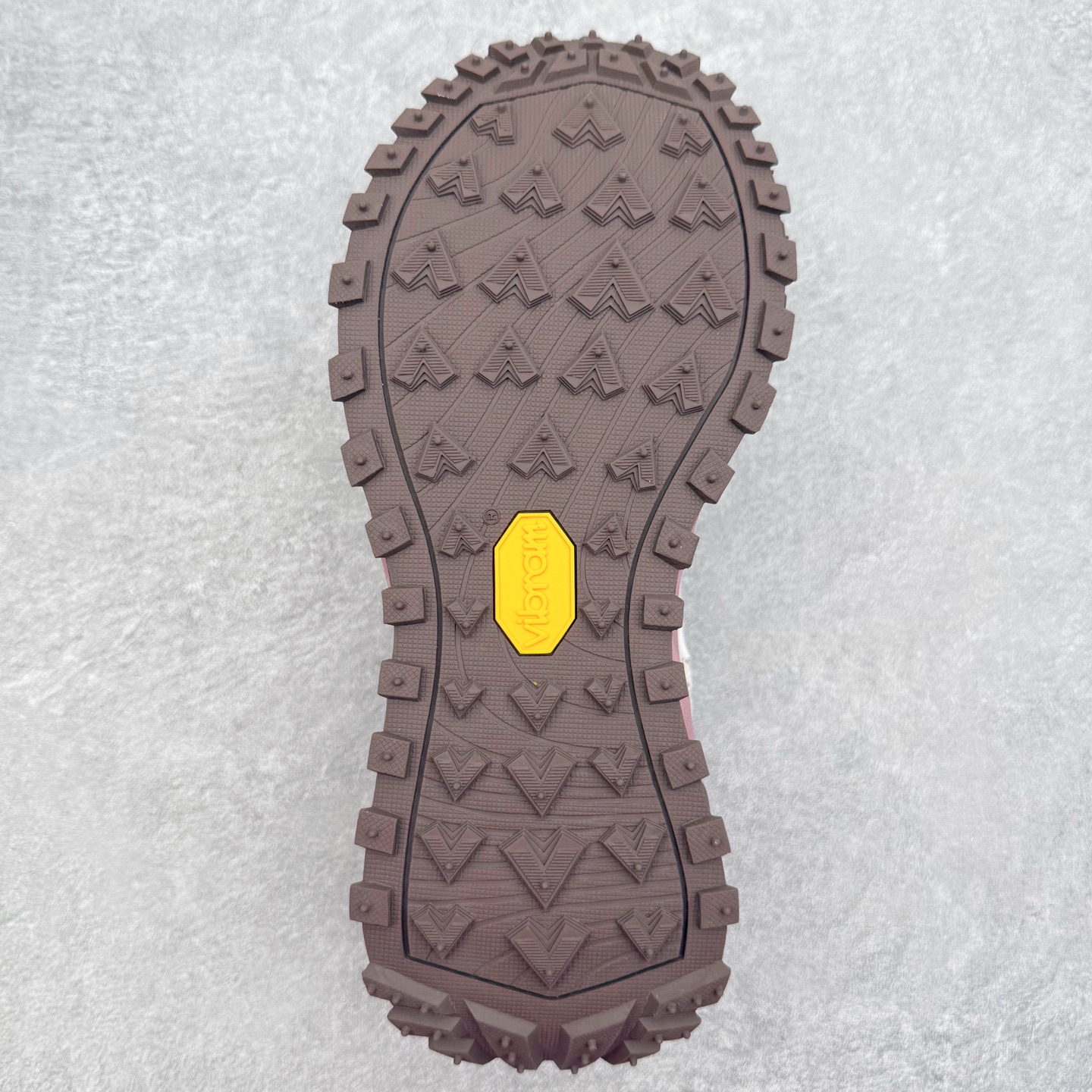 图片[9]-＃纯原 KOLON SPORT LIT CAMP 可隆织物皮革舒适 耐磨防水透气抓地低帮徒步鞋 男女同款 KOLON SPORT 可隆1973年诞生，并首次推出登山装备。自创立起，KOLON SPORT就把绿色定为基本色调，以常青树为品牌标志，坚持以关爱自然为己任，积极探求自然界的舒适，并以此应用于新产品的开发与研究。40多年来，历经不断革新，成就高端专业户外品牌。实拍调校N版已经零色差零失真 百分百还原实物色彩所见即所得 不存在货不对板色差等低级问题 选购参考实物拍摄 不混卖不参货 只用心做好货严格选品 承诺混一赔十 尺码：36.5 37 38 38.5 39 40 40.5 41 42 42.5 43 44 44.5 45 46-选品中心