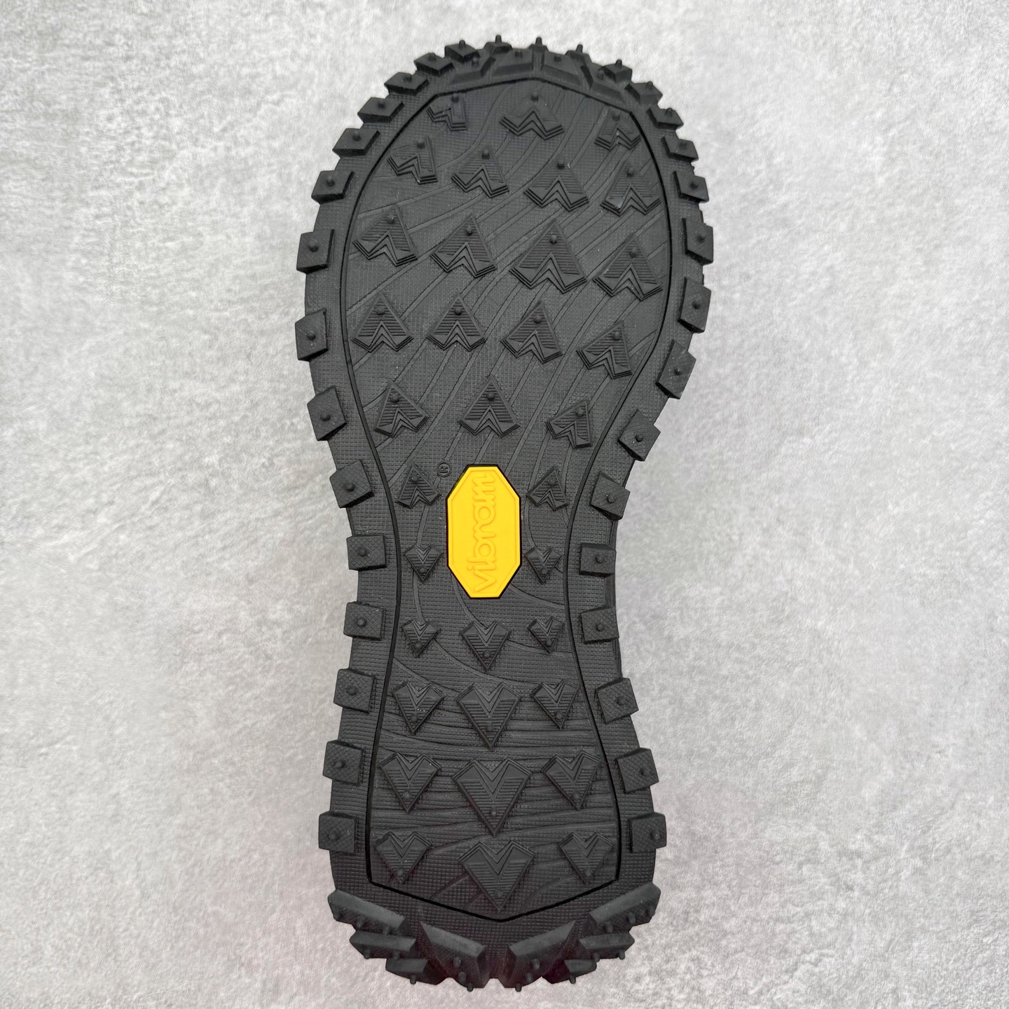 图片[9]-＃纯原 KOLON SPORT LIT CAMP 可隆织物皮革舒适 耐磨防水透气抓地低帮徒步鞋 男女同款 KOLON SPORT 可隆1973年诞生，并首次推出登山装备。自创立起，KOLON SPORT就把绿色定为基本色调，以常青树为品牌标志，坚持以关爱自然为己任，积极探求自然界的舒适，并以此应用于新产品的开发与研究。40多年来，历经不断革新，成就高端专业户外品牌。实拍调校N版已经零色差零失真 百分百还原实物色彩所见即所得 不存在货不对板色差等低级问题 选购参考实物拍摄 不混卖不参货 只用心做好货严格选品 承诺混一赔十 尺码：36.5 37 38 38.5 39 40 40.5 41 42 42.5 43 44 44.5 45 46-选品中心