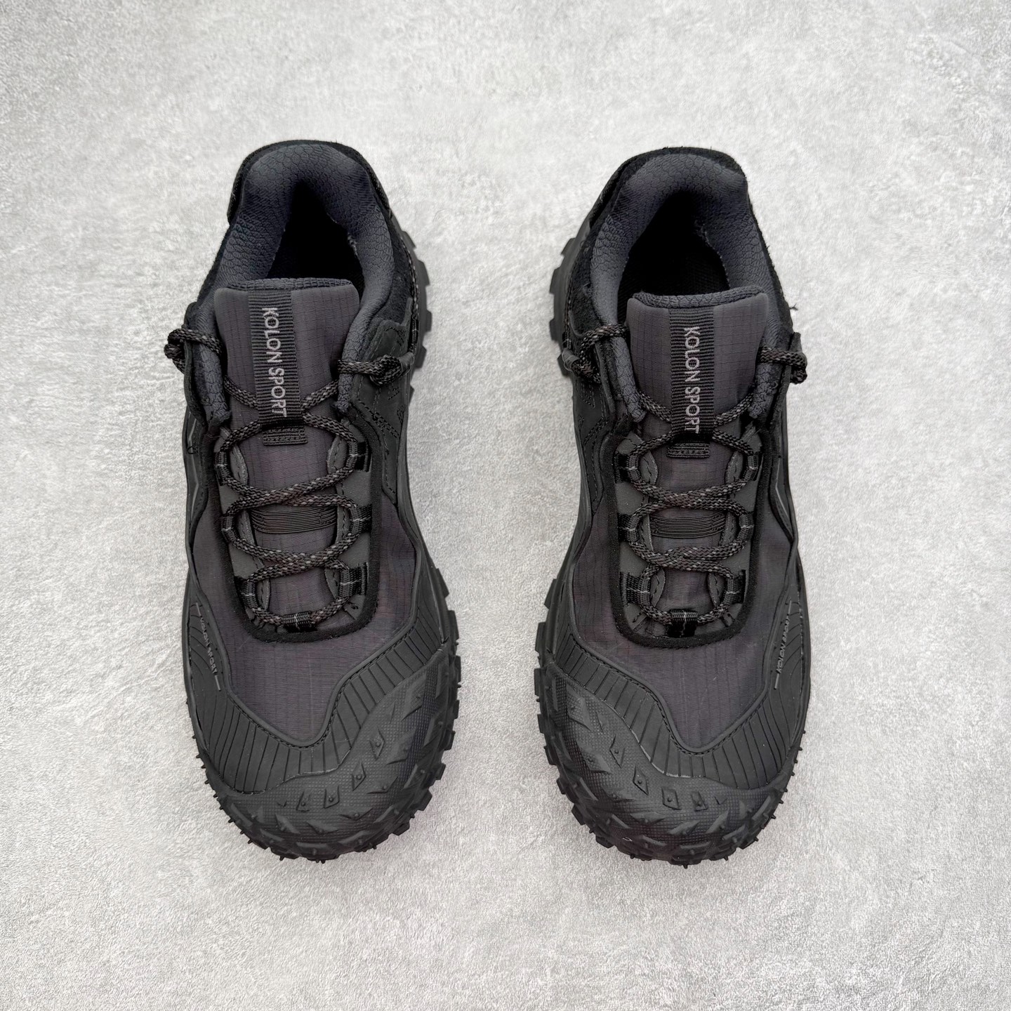 图片[2]-＃纯原 KOLON SPORT LIT CAMP 可隆织物皮革舒适 耐磨防水透气抓地低帮徒步鞋 男女同款 KOLON SPORT 可隆1973年诞生，并首次推出登山装备。自创立起，KOLON SPORT就把绿色定为基本色调，以常青树为品牌标志，坚持以关爱自然为己任，积极探求自然界的舒适，并以此应用于新产品的开发与研究。40多年来，历经不断革新，成就高端专业户外品牌。实拍调校N版已经零色差零失真 百分百还原实物色彩所见即所得 不存在货不对板色差等低级问题 选购参考实物拍摄 不混卖不参货 只用心做好货严格选品 承诺混一赔十 尺码：36.5 37 38 38.5 39 40 40.5 41 42 42.5 43 44 44.5 45 46-选品中心