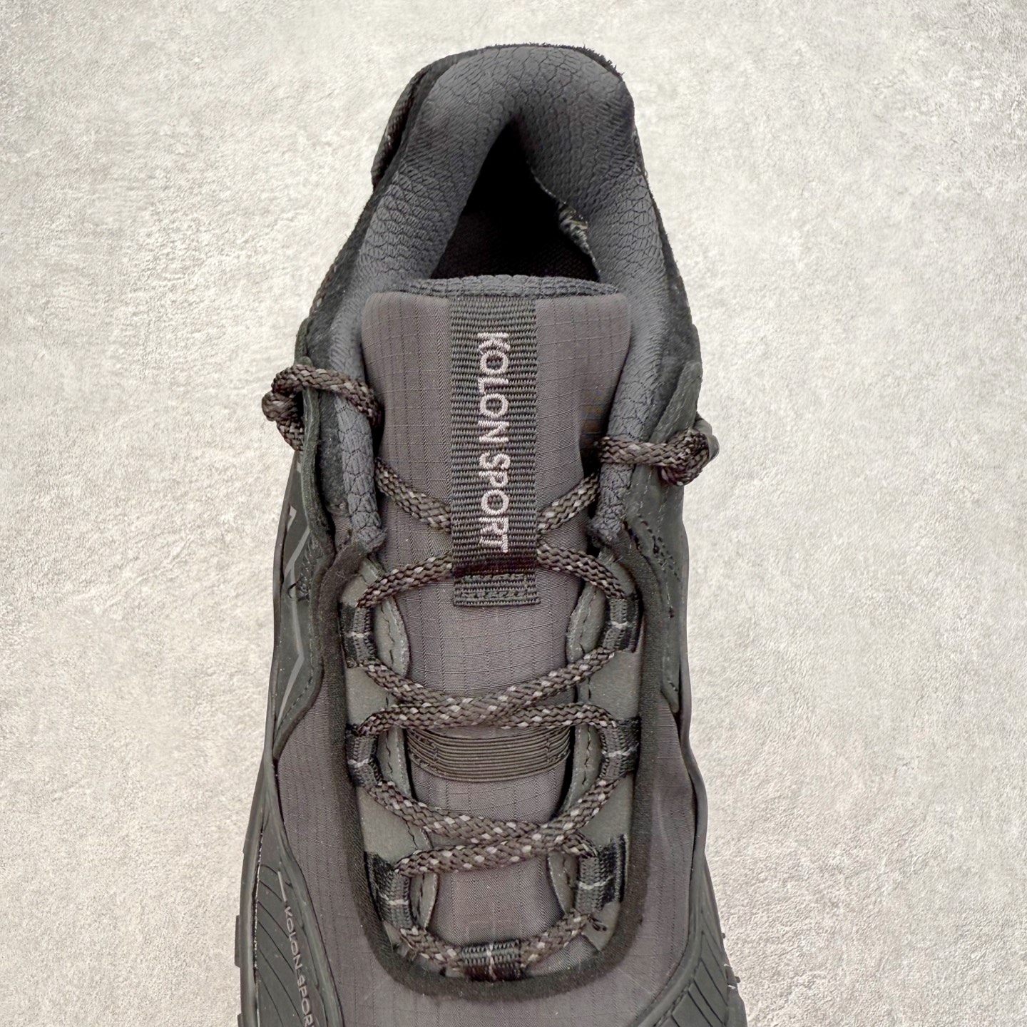 图片[5]-＃纯原 KOLON SPORT LIT CAMP 可隆织物皮革舒适 耐磨防水透气抓地低帮徒步鞋 男女同款 KOLON SPORT 可隆1973年诞生，并首次推出登山装备。自创立起，KOLON SPORT就把绿色定为基本色调，以常青树为品牌标志，坚持以关爱自然为己任，积极探求自然界的舒适，并以此应用于新产品的开发与研究。40多年来，历经不断革新，成就高端专业户外品牌。实拍调校N版已经零色差零失真 百分百还原实物色彩所见即所得 不存在货不对板色差等低级问题 选购参考实物拍摄 不混卖不参货 只用心做好货严格选品 承诺混一赔十 尺码：36.5 37 38 38.5 39 40 40.5 41 42 42.5 43 44 44.5 45 46-选品中心