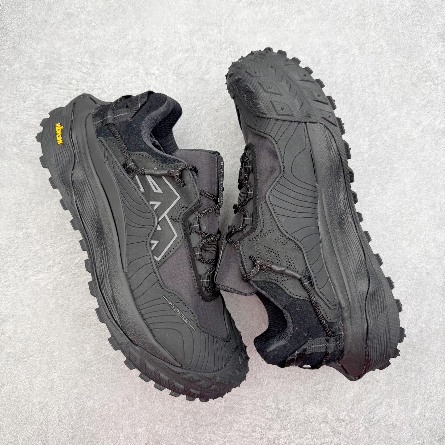 图片[3]-＃纯原 KOLON SPORT LIT CAMP 可隆织物皮革舒适 耐磨防水透气抓地低帮徒步鞋 男女同款 KOLON SPORT 可隆1973年诞生，并首次推出登山装备。自创立起，KOLON SPORT就把绿色定为基本色调，以常青树为品牌标志，坚持以关爱自然为己任，积极探求自然界的舒适，并以此应用于新产品的开发与研究。40多年来，历经不断革新，成就高端专业户外品牌。实拍调校N版已经零色差零失真 百分百还原实物色彩所见即所得 不存在货不对板色差等低级问题 选购参考实物拍摄 不混卖不参货 只用心做好货严格选品 承诺混一赔十 尺码：36.5 37 38 38.5 39 40 40.5 41 42 42.5 43 44 44.5 45 46-选品中心