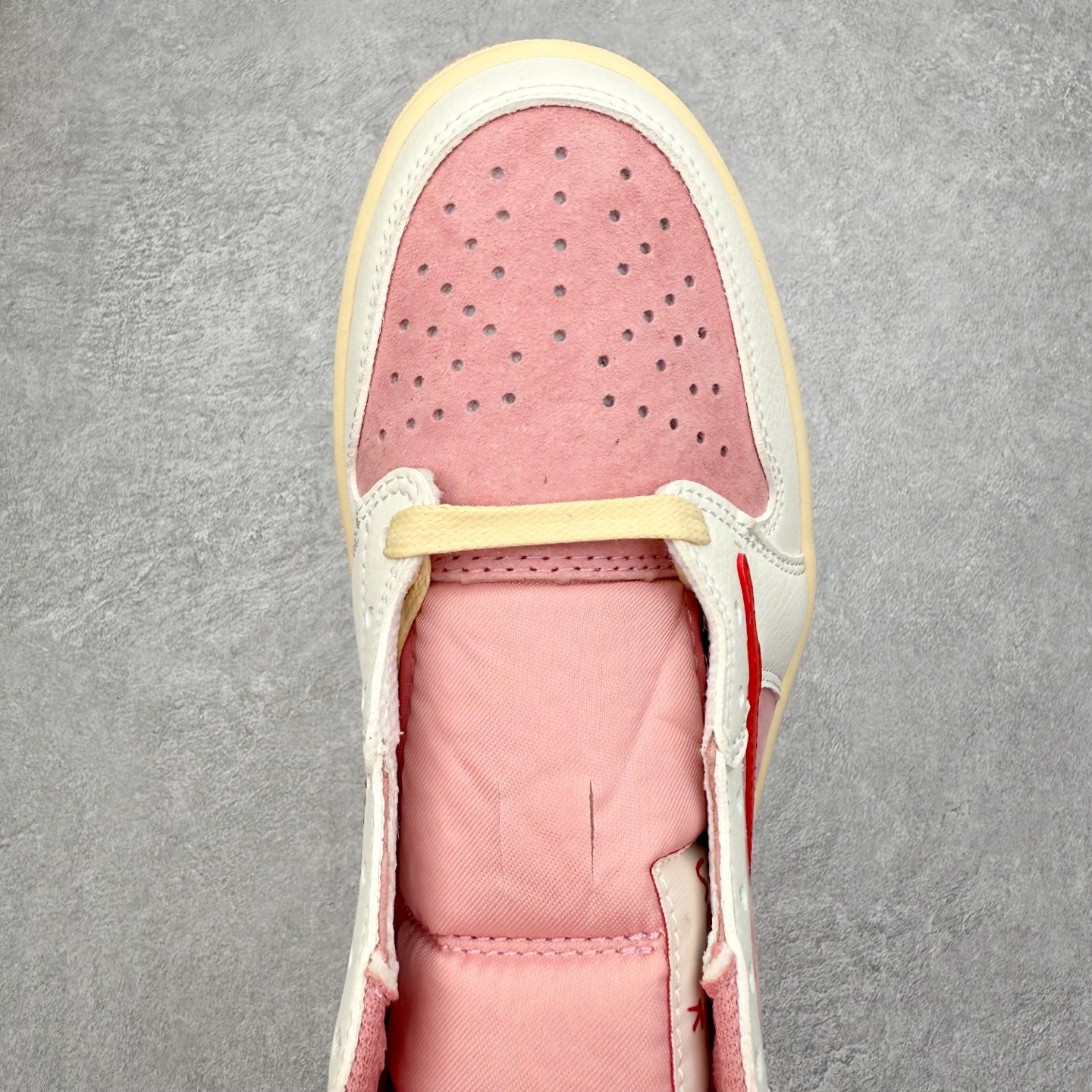 图片[4]-＃TG特价福利 TS x Air Jordan AJ1 Low 倒钩低帮联名配色 性价比批次 原盒原配 大厂出品 原厂楦头纸板数据开发 鞋型公整不松垮 采购头层皮料冲裁 高整洁度 上脚原汁原味的公司货既视感 原底独立模具 中底四线拉帮完美走线 原模大底咬花 实拍调校N版已经零色差零失真 百分百还原实物色彩所见即所得 不存在货不对板色差等低级问题 选购参考实物拍摄 不混卖不参货 只用心做好货严格选品 承诺混一赔十 尺码：36 36.5 37.5 38 38.5 39 40 40.5 41 42 42.5 43 44 44.5 45 46 47.5-选品中心