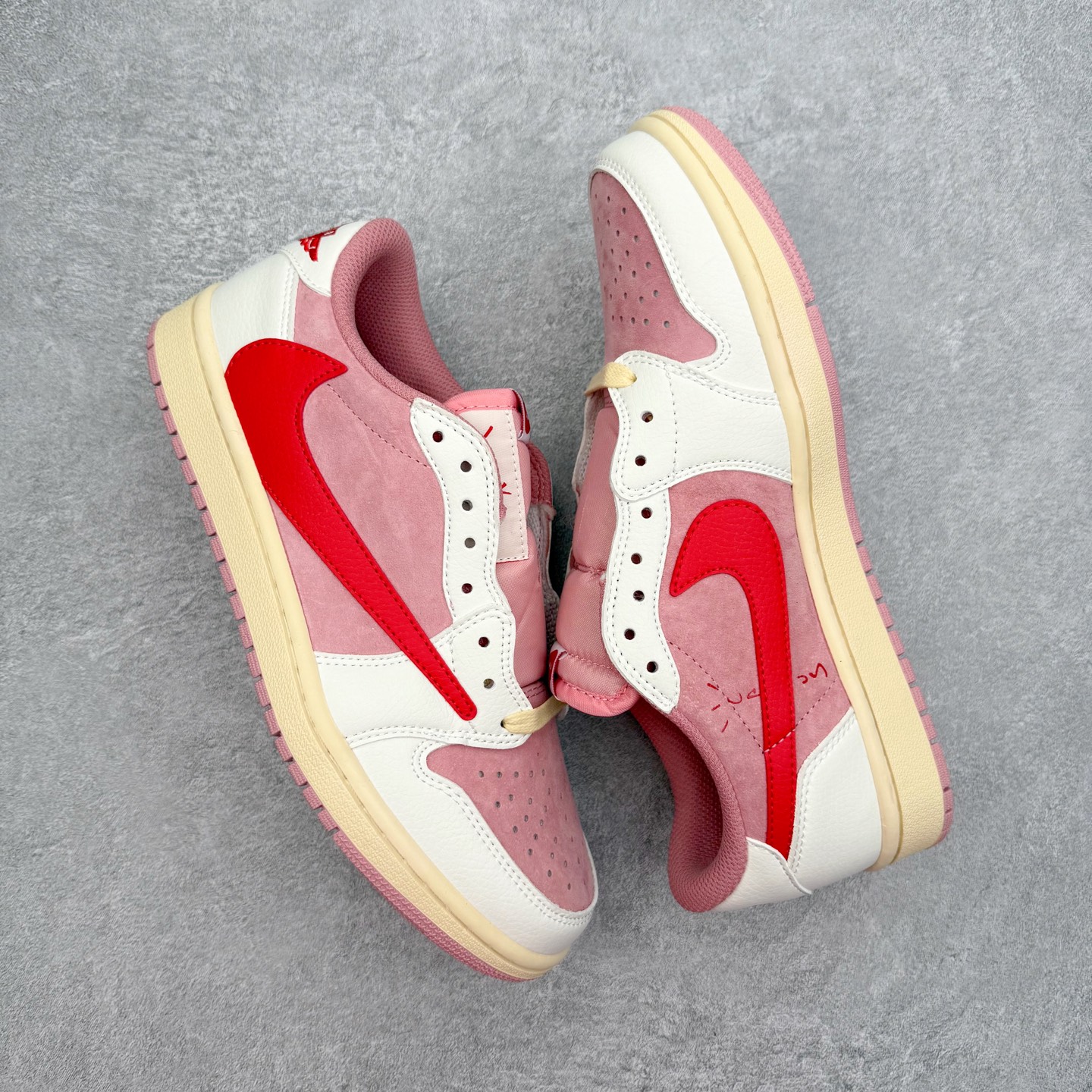 图片[3]-＃TG特价福利 TS x Air Jordan AJ1 Low 倒钩低帮联名配色 性价比批次 原盒原配 大厂出品 原厂楦头纸板数据开发 鞋型公整不松垮 采购头层皮料冲裁 高整洁度 上脚原汁原味的公司货既视感 原底独立模具 中底四线拉帮完美走线 原模大底咬花 实拍调校N版已经零色差零失真 百分百还原实物色彩所见即所得 不存在货不对板色差等低级问题 选购参考实物拍摄 不混卖不参货 只用心做好货严格选品 承诺混一赔十 尺码：36 36.5 37.5 38 38.5 39 40 40.5 41 42 42.5 43 44 44.5 45 46 47.5-选品中心