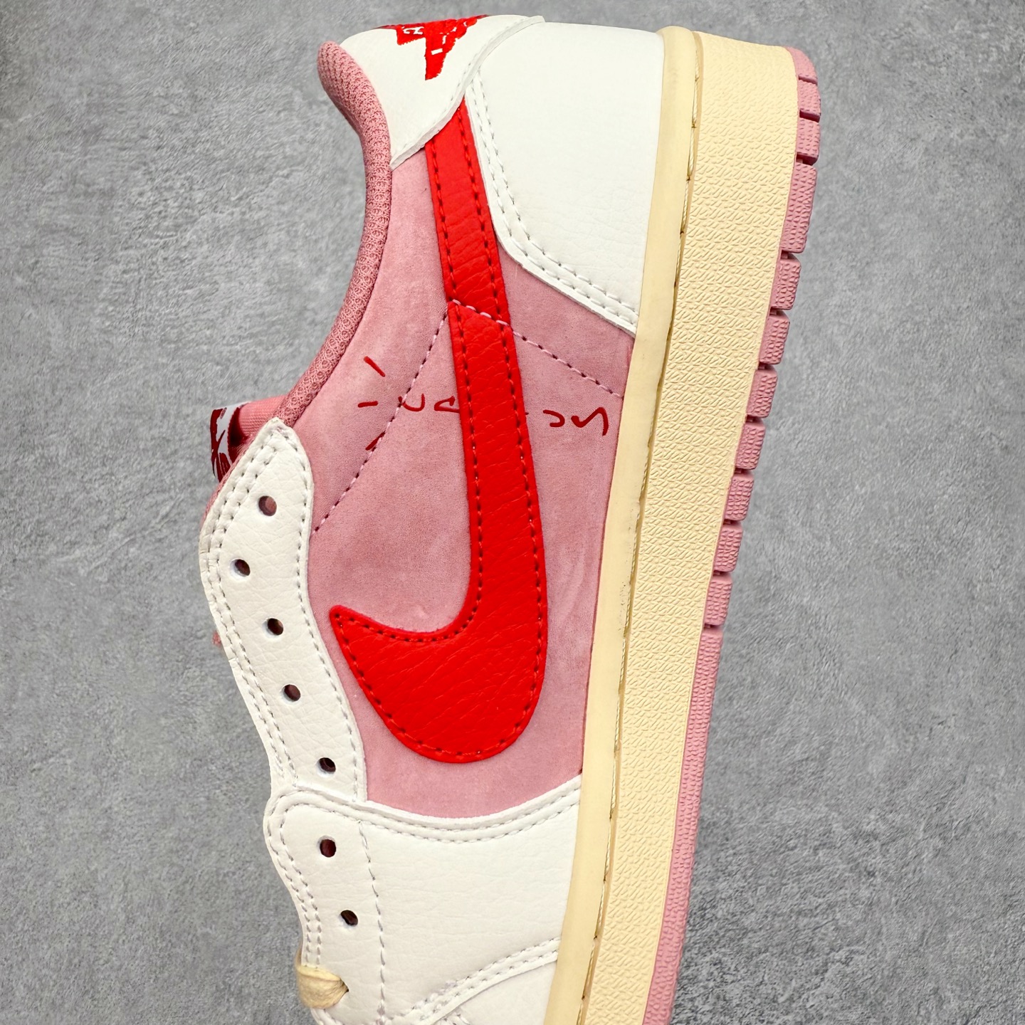 图片[7]-＃TG特价福利 TS x Air Jordan AJ1 Low 倒钩低帮联名配色 性价比批次 原盒原配 大厂出品 原厂楦头纸板数据开发 鞋型公整不松垮 采购头层皮料冲裁 高整洁度 上脚原汁原味的公司货既视感 原底独立模具 中底四线拉帮完美走线 原模大底咬花 实拍调校N版已经零色差零失真 百分百还原实物色彩所见即所得 不存在货不对板色差等低级问题 选购参考实物拍摄 不混卖不参货 只用心做好货严格选品 承诺混一赔十 尺码：36 36.5 37.5 38 38.5 39 40 40.5 41 42 42.5 43 44 44.5 45 46 47.5-选品中心