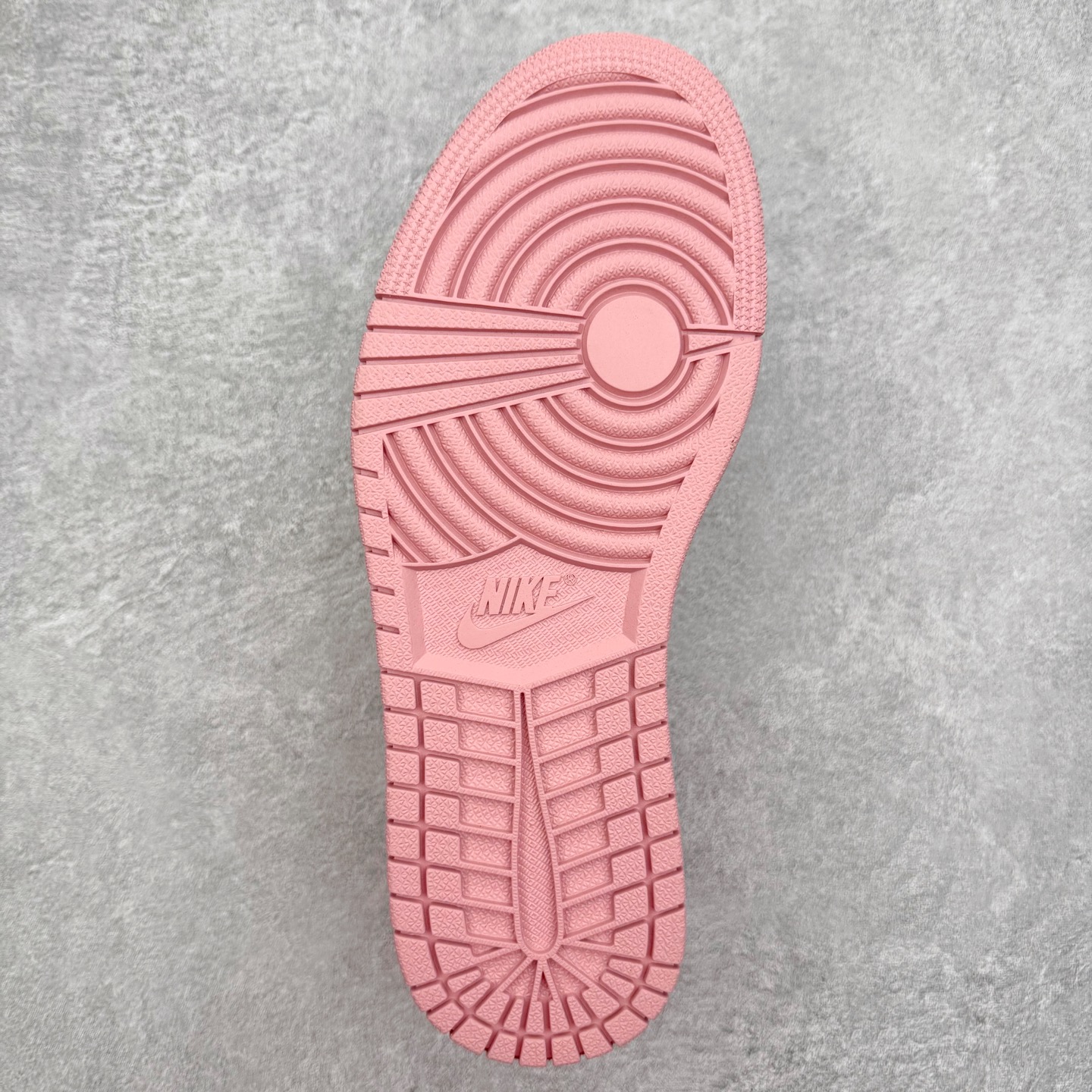 图片[9]-＃TG特价福利 TS x Air Jordan AJ1 Low 倒钩低帮联名配色 性价比批次 原盒原配 大厂出品 原厂楦头纸板数据开发 鞋型公整不松垮 采购头层皮料冲裁 高整洁度 上脚原汁原味的公司货既视感 原底独立模具 中底四线拉帮完美走线 原模大底咬花 实拍调校N版已经零色差零失真 百分百还原实物色彩所见即所得 不存在货不对板色差等低级问题 选购参考实物拍摄 不混卖不参货 只用心做好货严格选品 承诺混一赔十 尺码：36 36.5 37.5 38 38.5 39 40 40.5 41 42 42.5 43 44 44.5 45 46 47.5-选品中心