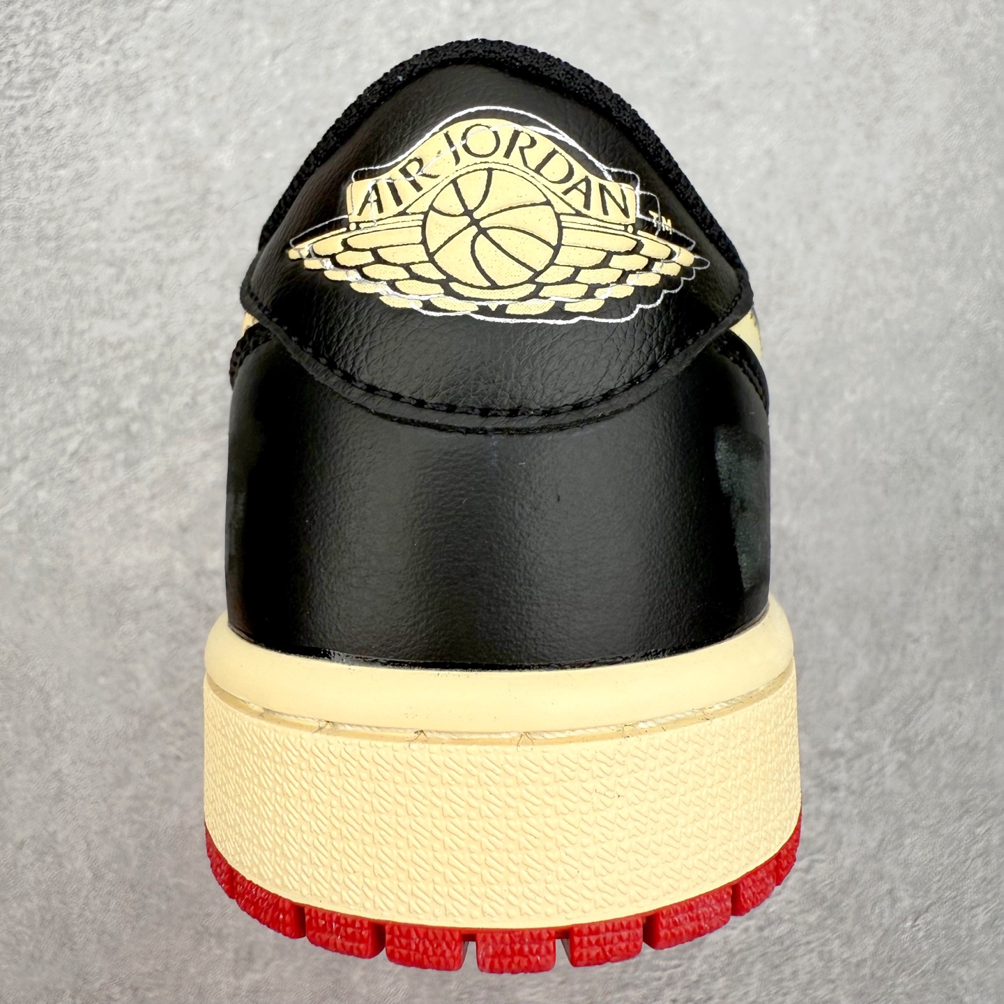 图片[8]-＃TG特价福利 TS x Air Jordan AJ1 Low 倒钩低帮联名配色 性价比批次 原盒原配 大厂出品 原厂楦头纸板数据开发 鞋型公整不松垮 采购头层皮料冲裁 高整洁度 上脚原汁原味的公司货既视感 原底独立模具 中底四线拉帮完美走线 原模大底咬花 实拍调校N版已经零色差零失真 百分百还原实物色彩所见即所得 不存在货不对板色差等低级问题 选购参考实物拍摄 不混卖不参货 只用心做好货严格选品 承诺混一赔十 尺码：36 36.5 37.5 38 38.5 39 40 40.5 41 42 42.5 43 44 44.5 45 46 47.5-选品中心