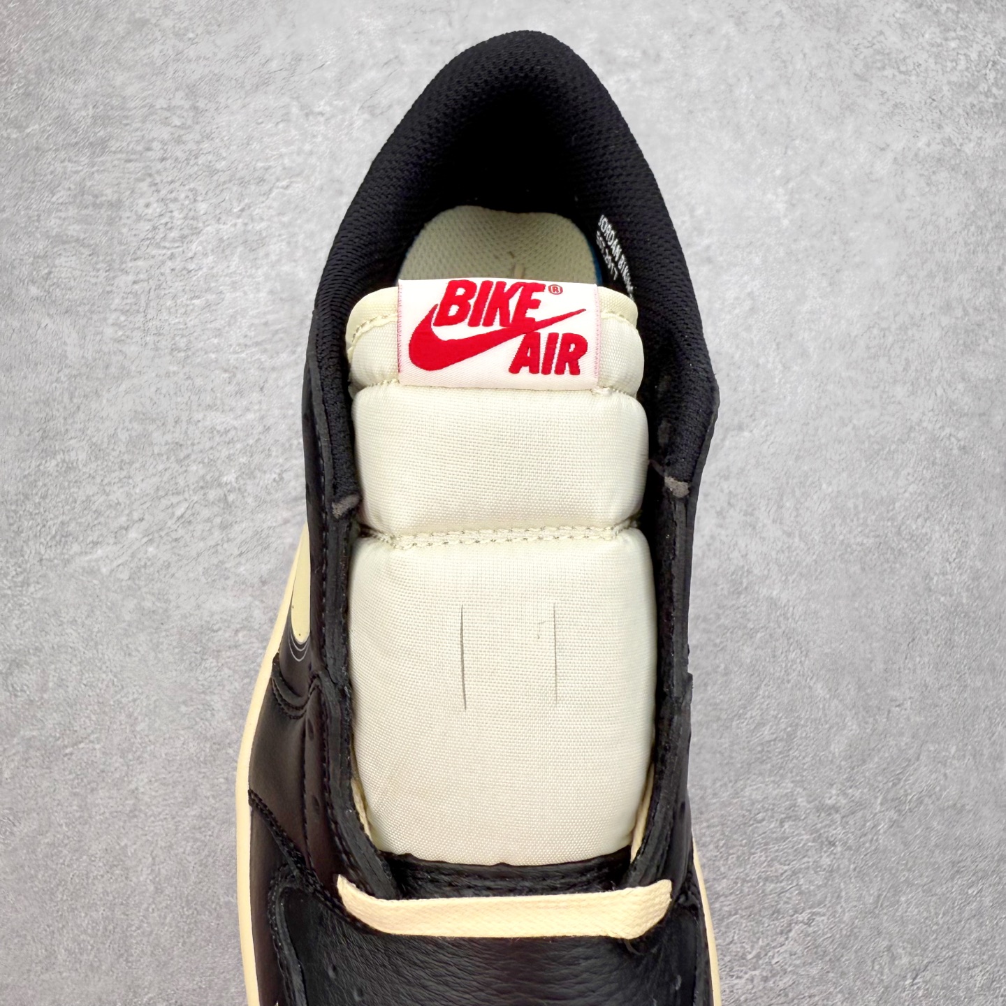 图片[5]-＃TG特价福利 TS x Air Jordan AJ1 Low 倒钩低帮联名配色 性价比批次 原盒原配 大厂出品 原厂楦头纸板数据开发 鞋型公整不松垮 采购头层皮料冲裁 高整洁度 上脚原汁原味的公司货既视感 原底独立模具 中底四线拉帮完美走线 原模大底咬花 实拍调校N版已经零色差零失真 百分百还原实物色彩所见即所得 不存在货不对板色差等低级问题 选购参考实物拍摄 不混卖不参货 只用心做好货严格选品 承诺混一赔十 尺码：36 36.5 37.5 38 38.5 39 40 40.5 41 42 42.5 43 44 44.5 45 46 47.5-选品中心