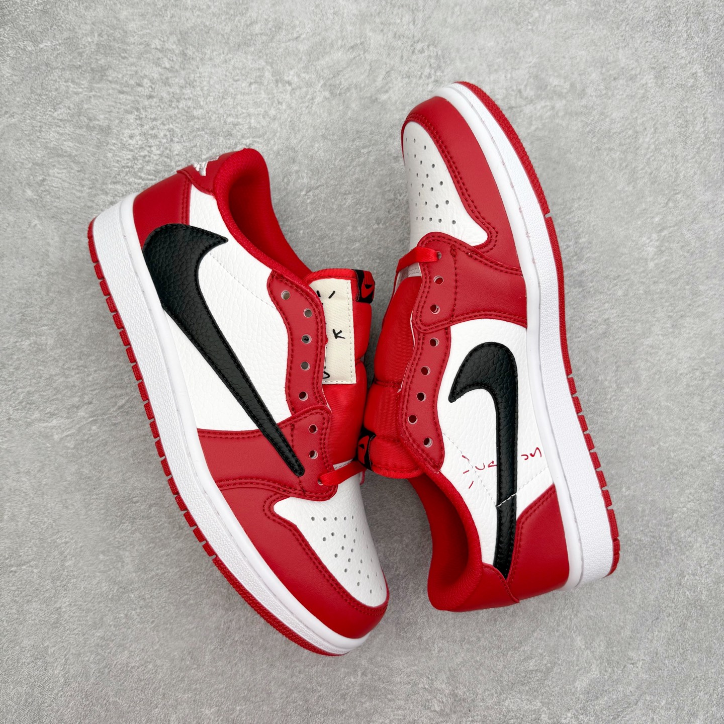 图片[3]-＃TG特价福利 TS x Air Jordan AJ1 Low 倒钩低帮联名配色 性价比批次 原盒原配 大厂出品 原厂楦头纸板数据开发 鞋型公整不松垮 采购头层皮料冲裁 高整洁度 上脚原汁原味的公司货既视感 原底独立模具 中底四线拉帮完美走线 原模大底咬花 实拍调校N版已经零色差零失真 百分百还原实物色彩所见即所得 不存在货不对板色差等低级问题 选购参考实物拍摄 不混卖不参货 只用心做好货严格选品 承诺混一赔十 尺码：36 36.5 37.5 38 38.5 39 40 40.5 41 42 42.5 43 44 44.5 45 46 47.5-选品中心