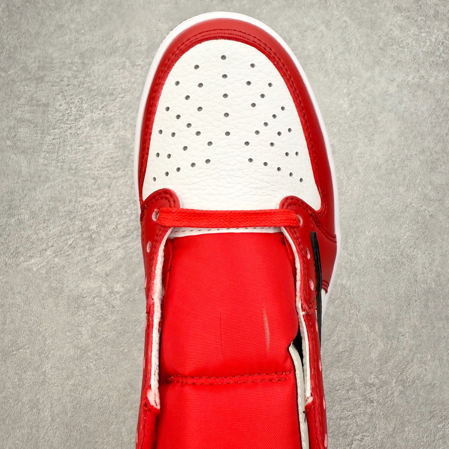 图片[4]-＃TG特价福利 TS x Air Jordan AJ1 Low 倒钩低帮联名配色 性价比批次 原盒原配 大厂出品 原厂楦头纸板数据开发 鞋型公整不松垮 采购头层皮料冲裁 高整洁度 上脚原汁原味的公司货既视感 原底独立模具 中底四线拉帮完美走线 原模大底咬花 实拍调校N版已经零色差零失真 百分百还原实物色彩所见即所得 不存在货不对板色差等低级问题 选购参考实物拍摄 不混卖不参货 只用心做好货严格选品 承诺混一赔十 尺码：36 36.5 37.5 38 38.5 39 40 40.5 41 42 42.5 43 44 44.5 45 46 47.5-选品中心