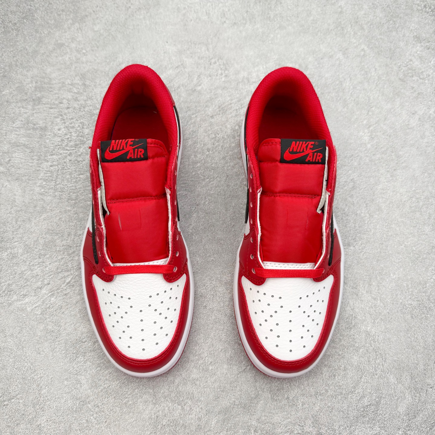 图片[2]-＃TG特价福利 TS x Air Jordan AJ1 Low 倒钩低帮联名配色 性价比批次 原盒原配 大厂出品 原厂楦头纸板数据开发 鞋型公整不松垮 采购头层皮料冲裁 高整洁度 上脚原汁原味的公司货既视感 原底独立模具 中底四线拉帮完美走线 原模大底咬花 实拍调校N版已经零色差零失真 百分百还原实物色彩所见即所得 不存在货不对板色差等低级问题 选购参考实物拍摄 不混卖不参货 只用心做好货严格选品 承诺混一赔十 尺码：36 36.5 37.5 38 38.5 39 40 40.5 41 42 42.5 43 44 44.5 45 46 47.5-选品中心