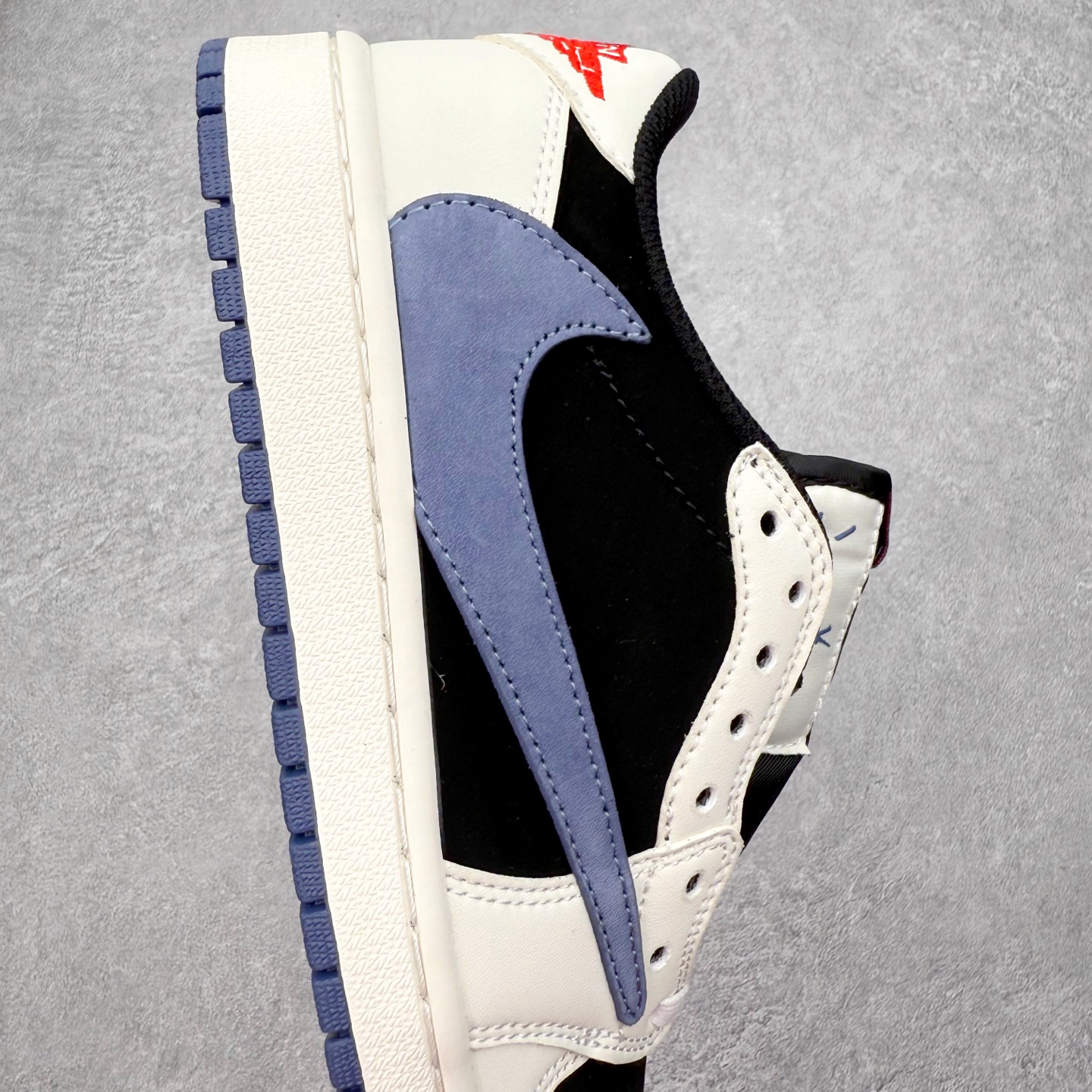 图片[6]-＃TG特价福利 TS x Air Jordan AJ1 Low 倒钩低帮联名配色 性价比批次 原盒原配 大厂出品 原厂楦头纸板数据开发 鞋型公整不松垮 采购头层皮料冲裁 高整洁度 上脚原汁原味的公司货既视感 原底独立模具 中底四线拉帮完美走线 原模大底咬花 实拍调校N版已经零色差零失真 百分百还原实物色彩所见即所得 不存在货不对板色差等低级问题 选购参考实物拍摄 不混卖不参货 只用心做好货严格选品 承诺混一赔十 尺码：36 36.5 37.5 38 38.5 39 40 40.5 41 42 42.5 43 44 44.5 45 46 47.5-选品中心