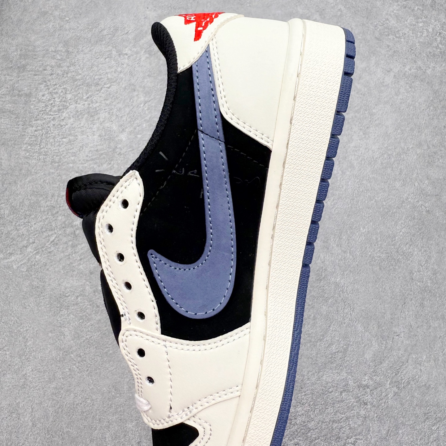 图片[7]-＃TG特价福利 TS x Air Jordan AJ1 Low 倒钩低帮联名配色 性价比批次 原盒原配 大厂出品 原厂楦头纸板数据开发 鞋型公整不松垮 采购头层皮料冲裁 高整洁度 上脚原汁原味的公司货既视感 原底独立模具 中底四线拉帮完美走线 原模大底咬花 实拍调校N版已经零色差零失真 百分百还原实物色彩所见即所得 不存在货不对板色差等低级问题 选购参考实物拍摄 不混卖不参货 只用心做好货严格选品 承诺混一赔十 尺码：36 36.5 37.5 38 38.5 39 40 40.5 41 42 42.5 43 44 44.5 45 46 47.5-选品中心