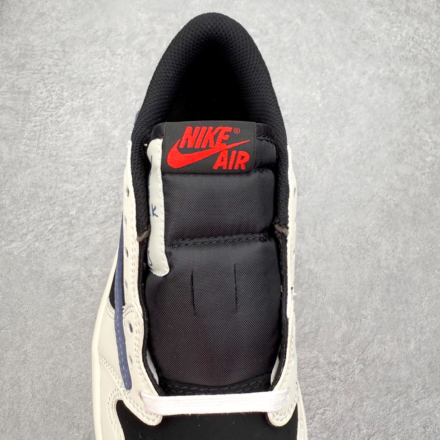 图片[5]-＃TG特价福利 TS x Air Jordan AJ1 Low 倒钩低帮联名配色 性价比批次 原盒原配 大厂出品 原厂楦头纸板数据开发 鞋型公整不松垮 采购头层皮料冲裁 高整洁度 上脚原汁原味的公司货既视感 原底独立模具 中底四线拉帮完美走线 原模大底咬花 实拍调校N版已经零色差零失真 百分百还原实物色彩所见即所得 不存在货不对板色差等低级问题 选购参考实物拍摄 不混卖不参货 只用心做好货严格选品 承诺混一赔十 尺码：36 36.5 37.5 38 38.5 39 40 40.5 41 42 42.5 43 44 44.5 45 46 47.5-选品中心