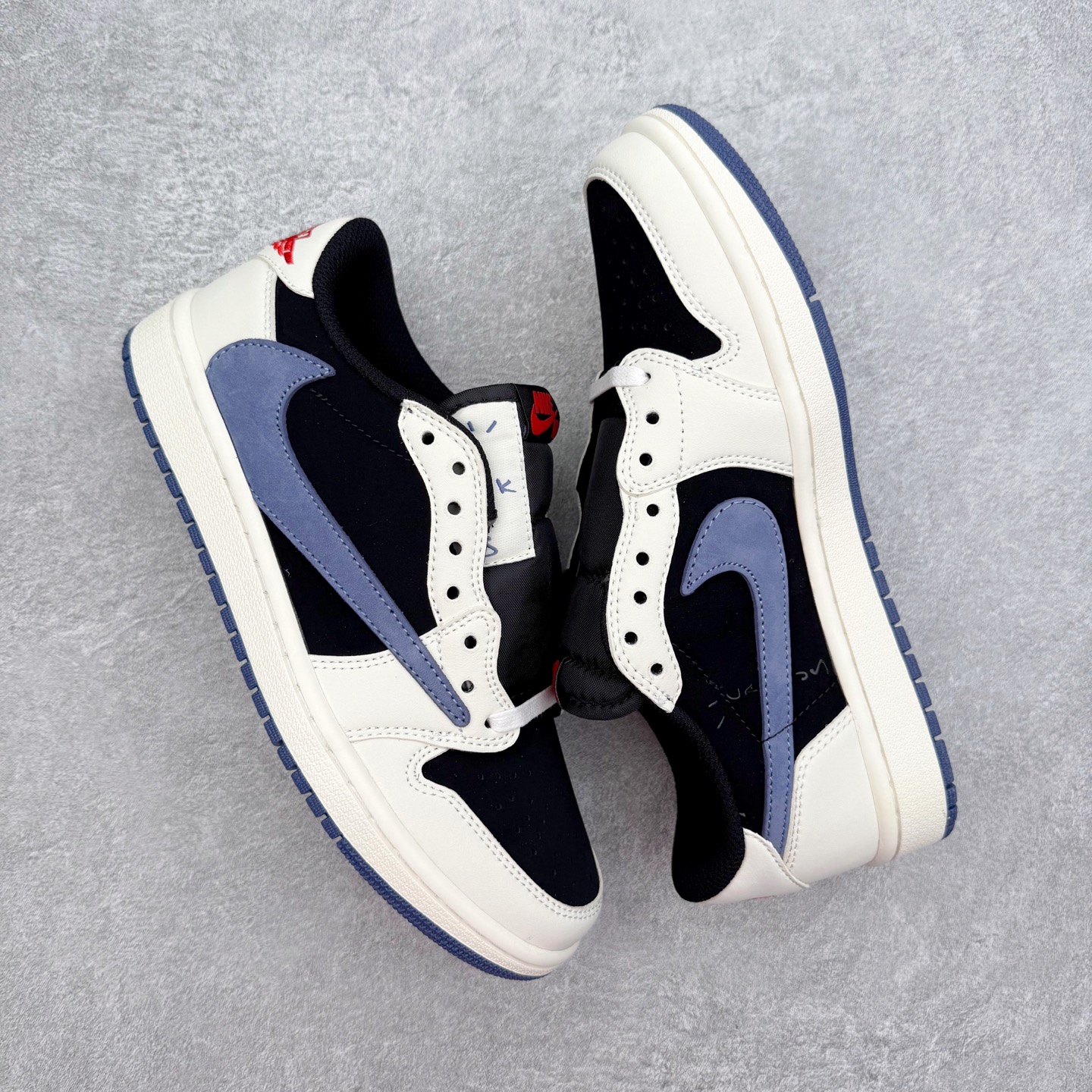 图片[3]-＃TG特价福利 TS x Air Jordan AJ1 Low 倒钩低帮联名配色 性价比批次 原盒原配 大厂出品 原厂楦头纸板数据开发 鞋型公整不松垮 采购头层皮料冲裁 高整洁度 上脚原汁原味的公司货既视感 原底独立模具 中底四线拉帮完美走线 原模大底咬花 实拍调校N版已经零色差零失真 百分百还原实物色彩所见即所得 不存在货不对板色差等低级问题 选购参考实物拍摄 不混卖不参货 只用心做好货严格选品 承诺混一赔十 尺码：36 36.5 37.5 38 38.5 39 40 40.5 41 42 42.5 43 44 44.5 45 46 47.5-选品中心