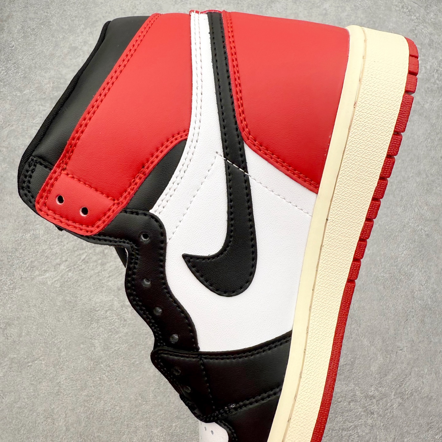图片[7]-＃TG特价福利 Air Jordan AJ1 High 高帮全系列 性价比批次 原盒原配 大厂出品 原厂楦头纸板数据开发 鞋型公整不松垮 采购头层皮料冲裁 高整洁度 上脚原汁原味的公司货既视感 原底独立模具 中底四线拉帮完美走线 原模大底咬花 实拍调校N版已经零色差零失真 百分百还原实物色彩所见即所得 不存在货不对板色差等低级问题 选购参考实物拍摄 不混卖不参货 只用心做好货严格选品 承诺混一赔十 尺码：36 36.5 37.5 38 38.5 39 40 40.5 41 42 42.5 43 44 44.5 45 46 47.5-选品中心