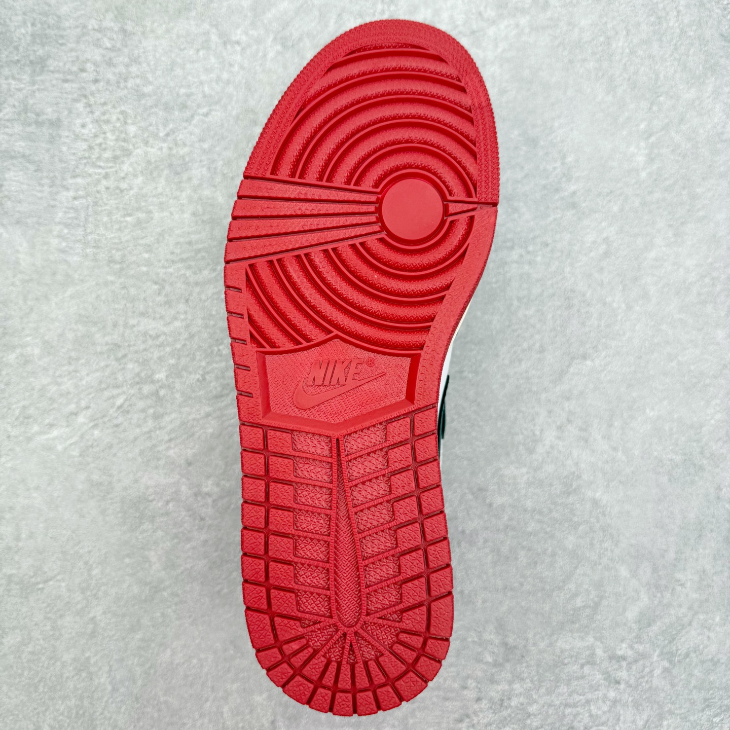 图片[9]-＃TG特价福利 Air Jordan AJ1 High 高帮全系列 性价比批次 原盒原配 大厂出品 原厂楦头纸板数据开发 鞋型公整不松垮 采购头层皮料冲裁 高整洁度 上脚原汁原味的公司货既视感 原底独立模具 中底四线拉帮完美走线 原模大底咬花 实拍调校N版已经零色差零失真 百分百还原实物色彩所见即所得 不存在货不对板色差等低级问题 选购参考实物拍摄 不混卖不参货 只用心做好货严格选品 承诺混一赔十 尺码：36 36.5 37.5 38 38.5 39 40 40.5 41 42 42.5 43 44 44.5 45 46 47.5-选品中心