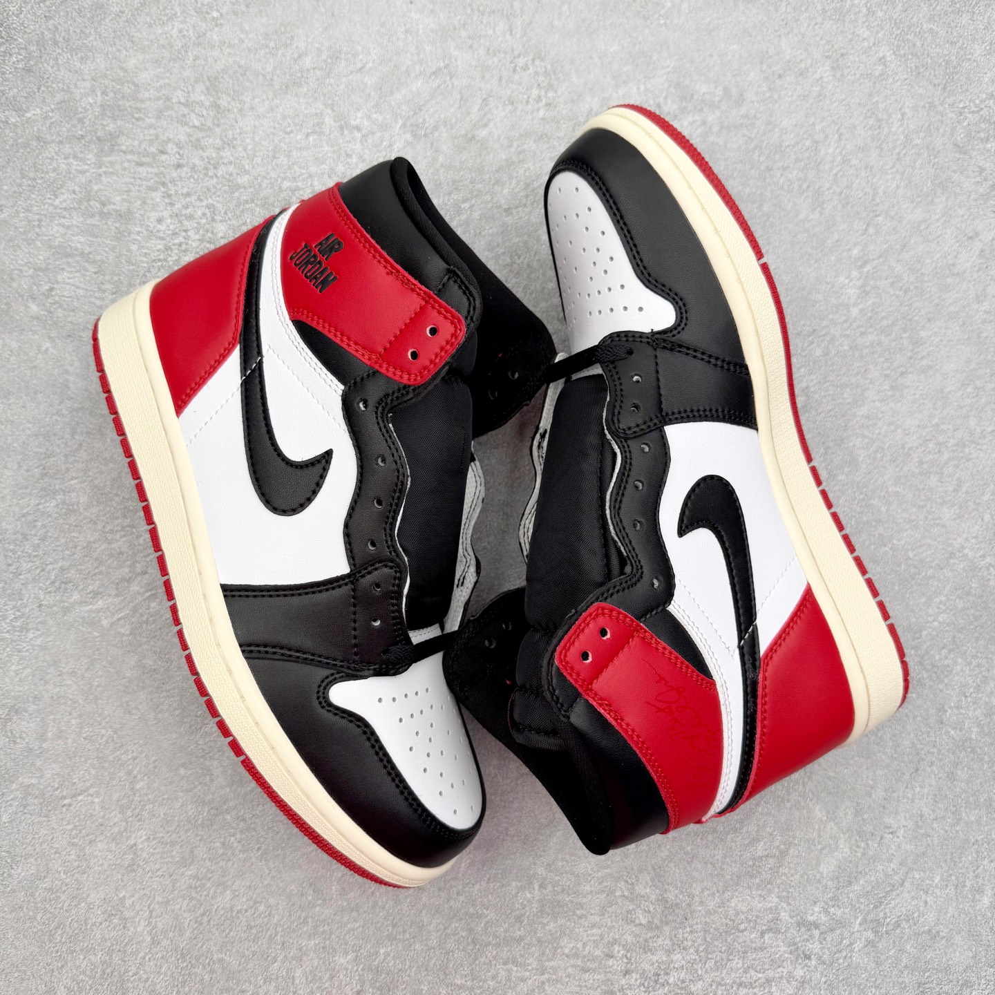 图片[3]-＃TG特价福利 Air Jordan AJ1 High 高帮全系列 性价比批次 原盒原配 大厂出品 原厂楦头纸板数据开发 鞋型公整不松垮 采购头层皮料冲裁 高整洁度 上脚原汁原味的公司货既视感 原底独立模具 中底四线拉帮完美走线 原模大底咬花 实拍调校N版已经零色差零失真 百分百还原实物色彩所见即所得 不存在货不对板色差等低级问题 选购参考实物拍摄 不混卖不参货 只用心做好货严格选品 承诺混一赔十 尺码：36 36.5 37.5 38 38.5 39 40 40.5 41 42 42.5 43 44 44.5 45 46 47.5-选品中心