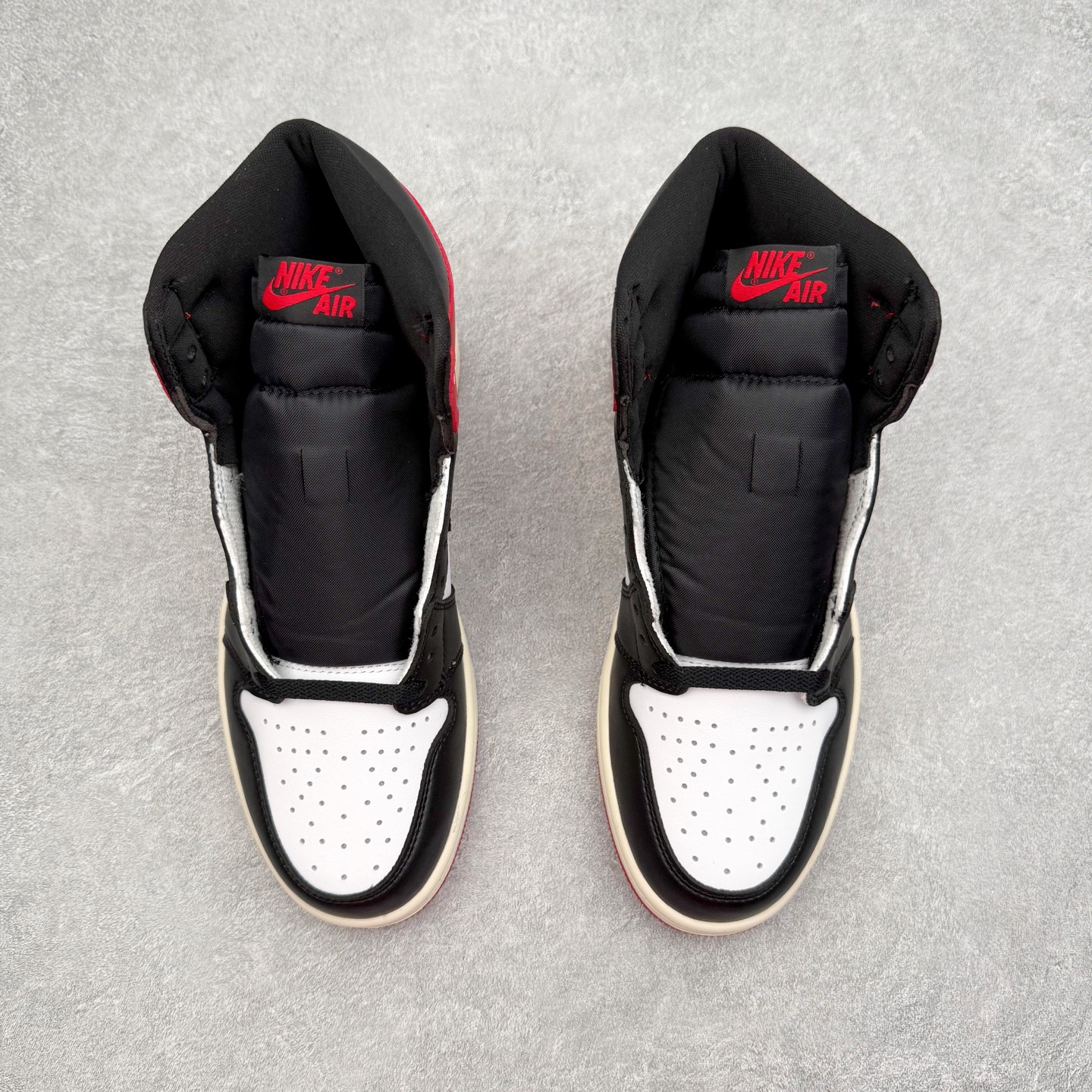 图片[2]-＃TG特价福利 Air Jordan AJ1 High 高帮全系列 性价比批次 原盒原配 大厂出品 原厂楦头纸板数据开发 鞋型公整不松垮 采购头层皮料冲裁 高整洁度 上脚原汁原味的公司货既视感 原底独立模具 中底四线拉帮完美走线 原模大底咬花 实拍调校N版已经零色差零失真 百分百还原实物色彩所见即所得 不存在货不对板色差等低级问题 选购参考实物拍摄 不混卖不参货 只用心做好货严格选品 承诺混一赔十 尺码：36 36.5 37.5 38 38.5 39 40 40.5 41 42 42.5 43 44 44.5 45 46 47.5-选品中心