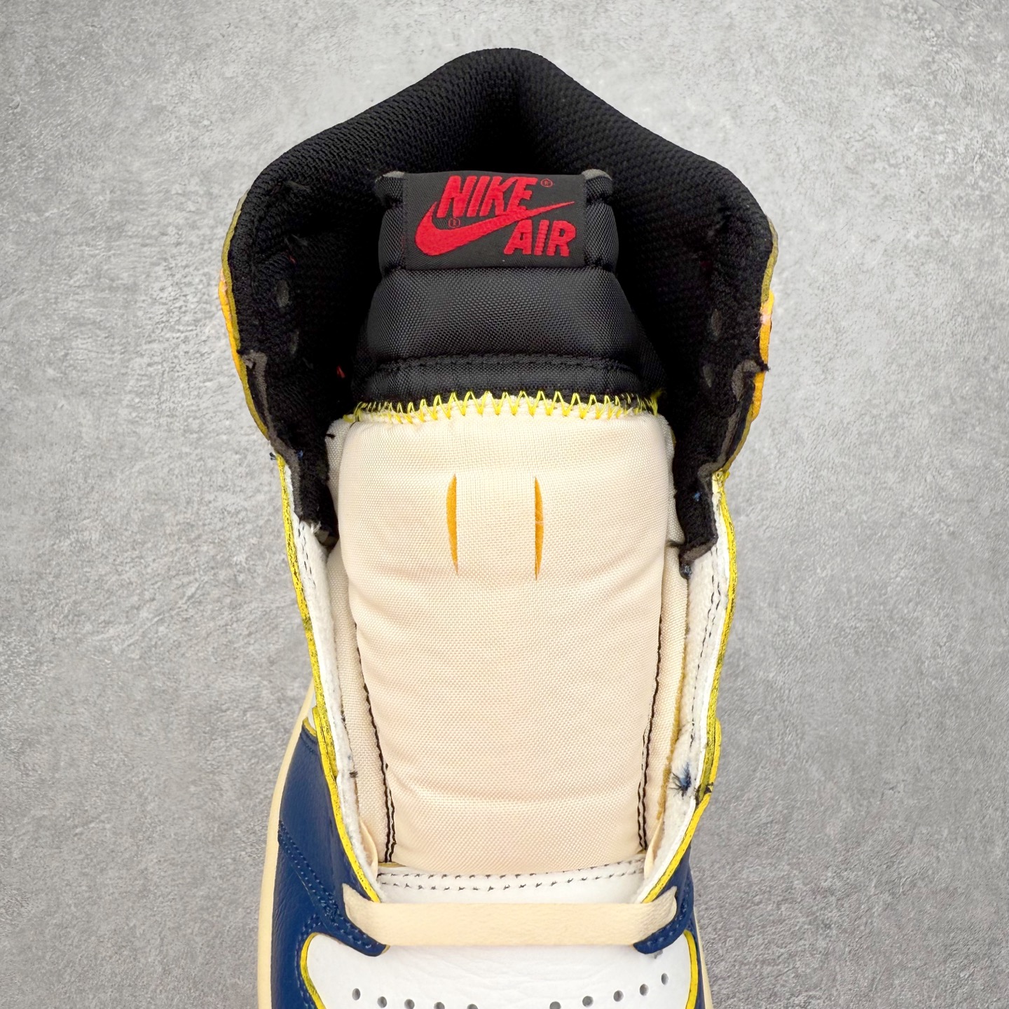 图片[5]-＃TG特价福利 Air Jordan AJ1 High 高帮全系列 性价比批次 原盒原配 大厂出品 原厂楦头纸板数据开发 鞋型公整不松垮 采购头层皮料冲裁 高整洁度 上脚原汁原味的公司货既视感 原底独立模具 中底四线拉帮完美走线 原模大底咬花 实拍调校N版已经零色差零失真 百分百还原实物色彩所见即所得 不存在货不对板色差等低级问题 选购参考实物拍摄 不混卖不参货 只用心做好货严格选品 承诺混一赔十 尺码：36 36.5 37.5 38 38.5 39 40 40.5 41 42 42.5 43 44 44.5 45 46 47.5-选品中心