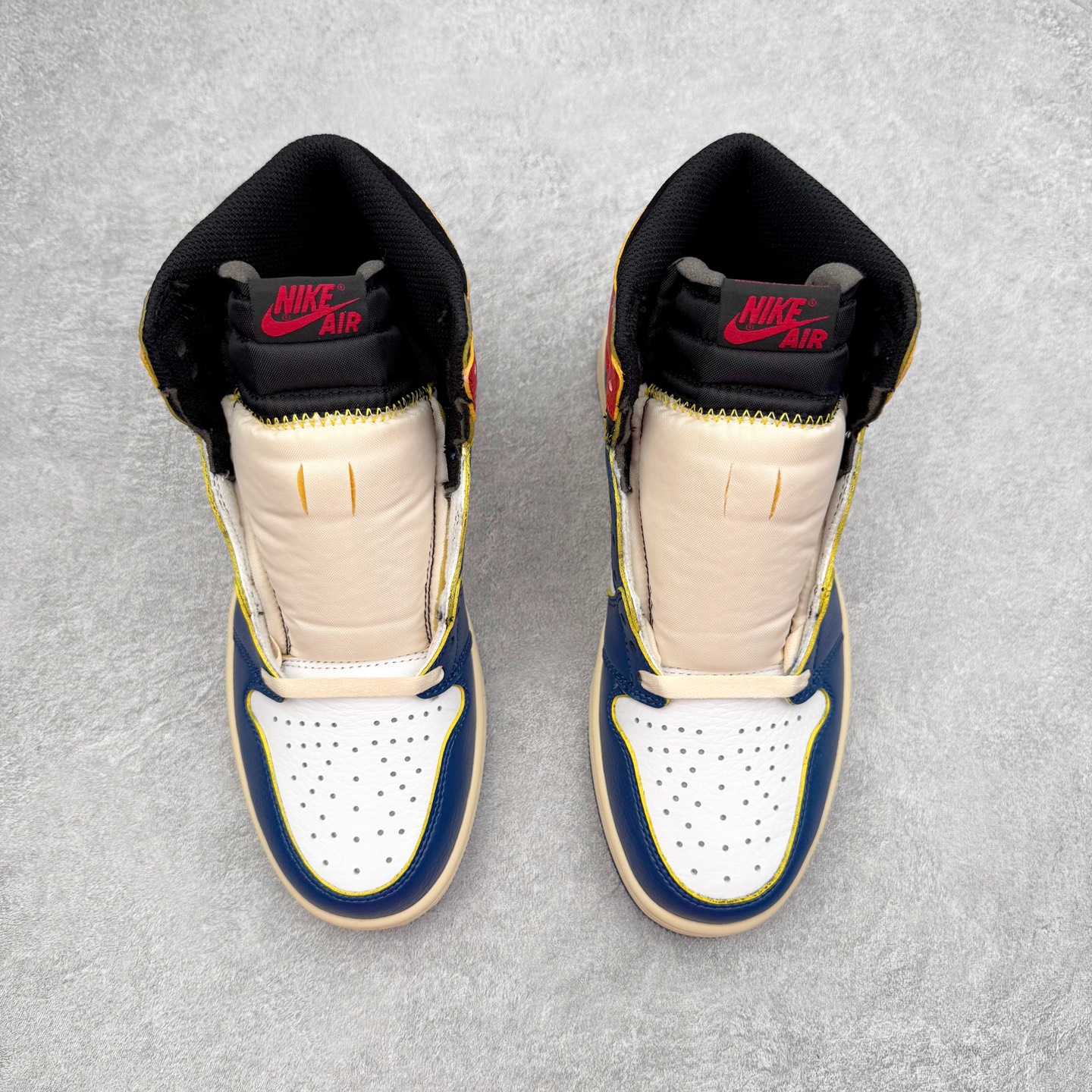 图片[2]-＃TG特价福利 Air Jordan AJ1 High 高帮全系列 性价比批次 原盒原配 大厂出品 原厂楦头纸板数据开发 鞋型公整不松垮 采购头层皮料冲裁 高整洁度 上脚原汁原味的公司货既视感 原底独立模具 中底四线拉帮完美走线 原模大底咬花 实拍调校N版已经零色差零失真 百分百还原实物色彩所见即所得 不存在货不对板色差等低级问题 选购参考实物拍摄 不混卖不参货 只用心做好货严格选品 承诺混一赔十 尺码：36 36.5 37.5 38 38.5 39 40 40.5 41 42 42.5 43 44 44.5 45 46 47.5-选品中心