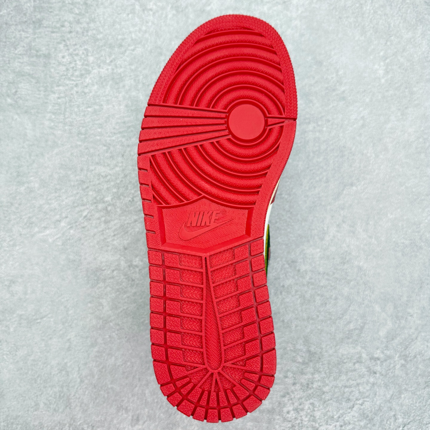 图片[9]-＃TG特价福利 Air Jordan AJ1 High 高帮全系列 性价比批次 原盒原配 大厂出品 原厂楦头纸板数据开发 鞋型公整不松垮 采购头层皮料冲裁 高整洁度 上脚原汁原味的公司货既视感 原底独立模具 中底四线拉帮完美走线 原模大底咬花 实拍调校N版已经零色差零失真 百分百还原实物色彩所见即所得 不存在货不对板色差等低级问题 选购参考实物拍摄 不混卖不参货 只用心做好货严格选品 承诺混一赔十 尺码：36 36.5 37.5 38 38.5 39 40 40.5 41 42 42.5 43 44 44.5 45 46 47.5-选品中心