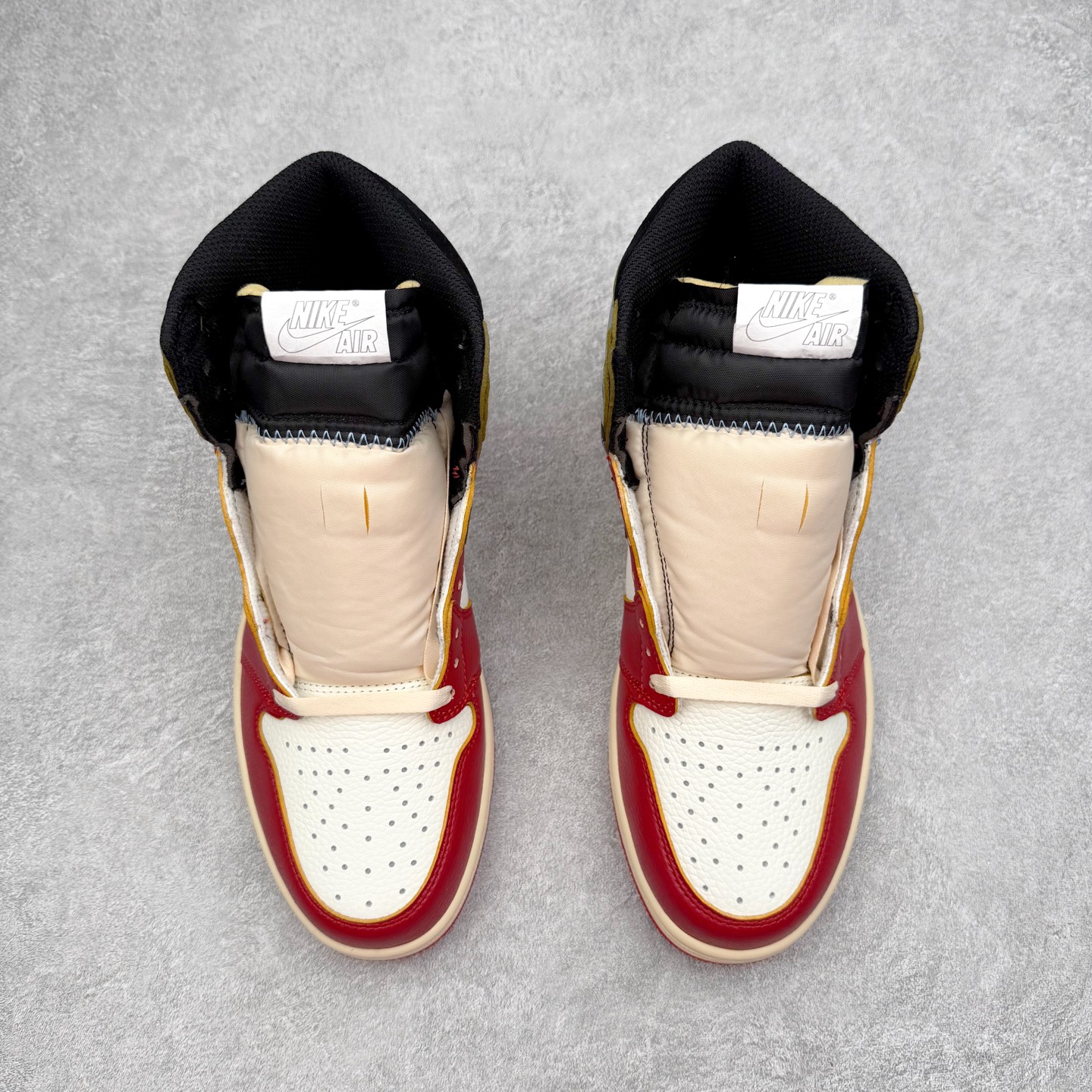 图片[2]-＃TG特价福利 Air Jordan AJ1 High 高帮全系列 性价比批次 原盒原配 大厂出品 原厂楦头纸板数据开发 鞋型公整不松垮 采购头层皮料冲裁 高整洁度 上脚原汁原味的公司货既视感 原底独立模具 中底四线拉帮完美走线 原模大底咬花 实拍调校N版已经零色差零失真 百分百还原实物色彩所见即所得 不存在货不对板色差等低级问题 选购参考实物拍摄 不混卖不参货 只用心做好货严格选品 承诺混一赔十 尺码：36 36.5 37.5 38 38.5 39 40 40.5 41 42 42.5 43 44 44.5 45 46 47.5-选品中心