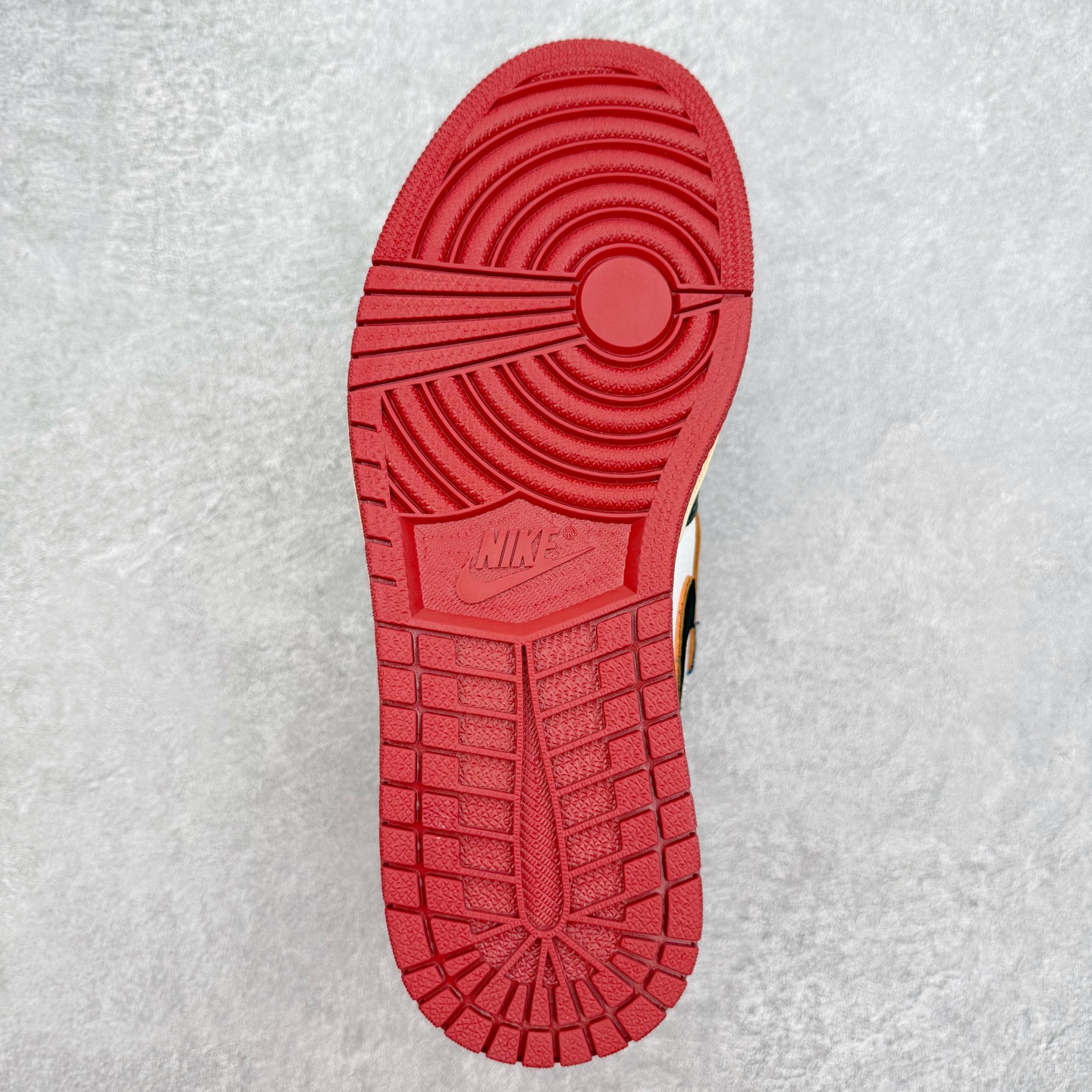 图片[9]-＃TG特价福利 Air Jordan AJ1 High 高帮全系列 性价比批次 原盒原配 大厂出品 原厂楦头纸板数据开发 鞋型公整不松垮 采购头层皮料冲裁 高整洁度 上脚原汁原味的公司货既视感 原底独立模具 中底四线拉帮完美走线 原模大底咬花 实拍调校N版已经零色差零失真 百分百还原实物色彩所见即所得 不存在货不对板色差等低级问题 选购参考实物拍摄 不混卖不参货 只用心做好货严格选品 承诺混一赔十 尺码：36 36.5 37.5 38 38.5 39 40 40.5 41 42 42.5 43 44 44.5 45 46 47.5-选品中心