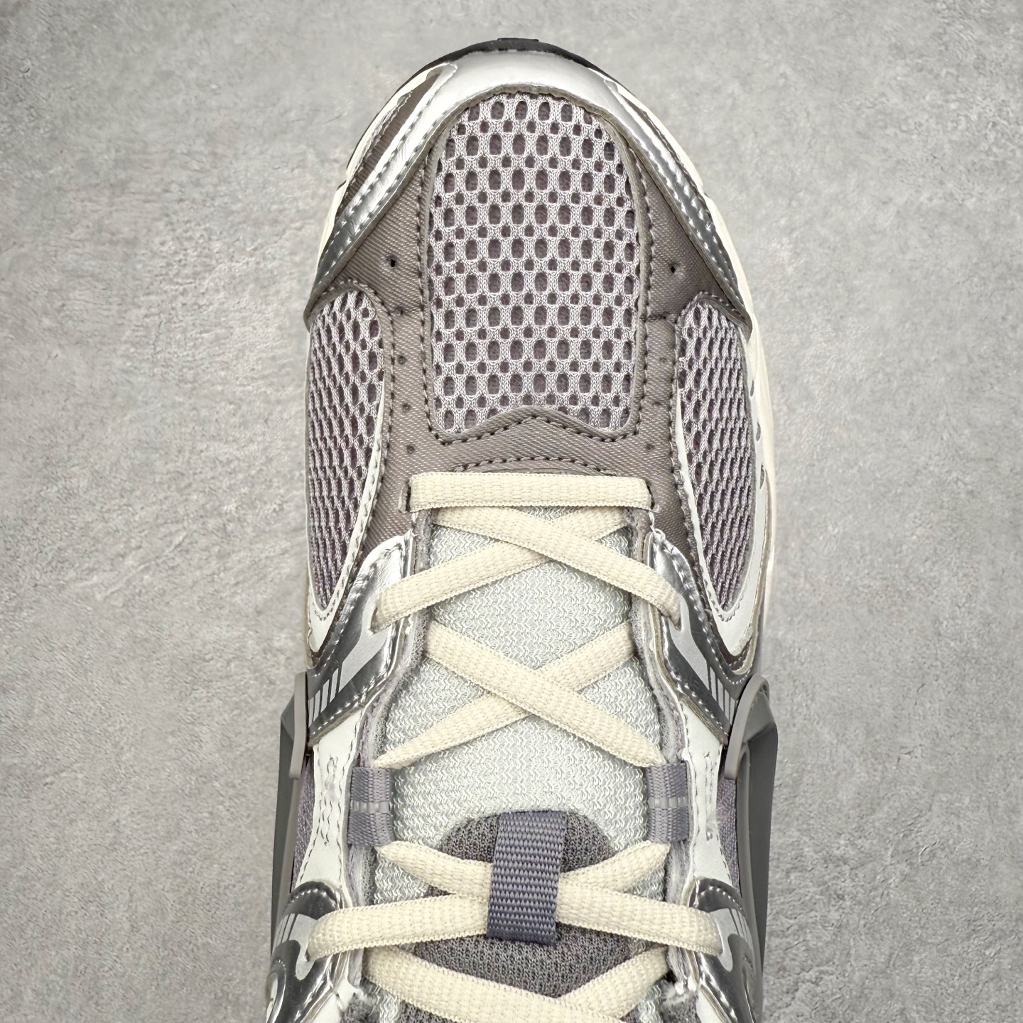 图片[4]-＃纯原福利 NK V5 RNR 舒适百搭防滑耐磨低帮跑步鞋 舒适有型适合日常穿着 该鞋款延续千禧年经典设计搭载泡绵中底 厚实而轻盈匠心细节巧搭立体耐克勾标志焕新演绎复古跑鞋 鞋款从千禧年美学汲取灵感 混搭多种材质突显层次感立体感和传统跑步风范 尺码：36 36.5 37.5 38 38.5 39 40 40.5 41 42 42.5 43 44 44.5 45-选品中心