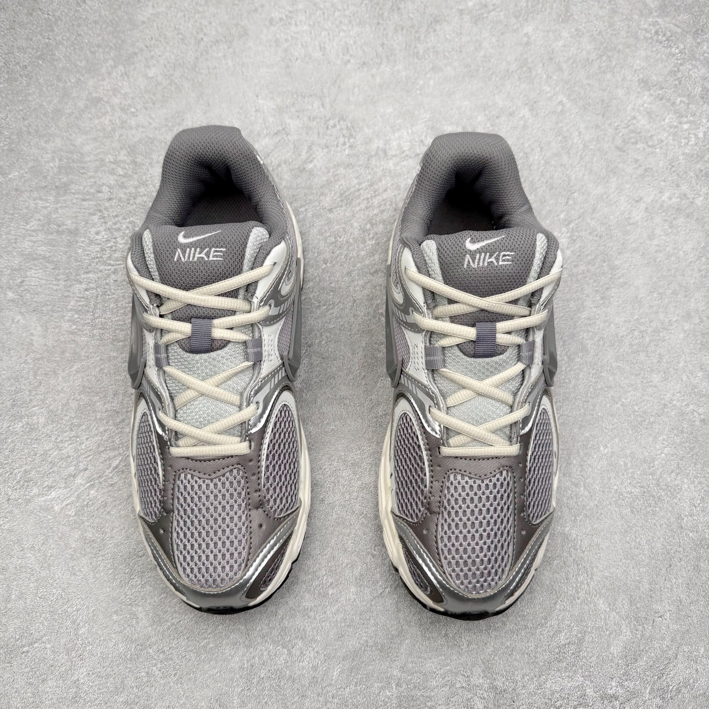 图片[2]-＃纯原福利 NK V5 RNR 舒适百搭防滑耐磨低帮跑步鞋 舒适有型适合日常穿着 该鞋款延续千禧年经典设计搭载泡绵中底 厚实而轻盈匠心细节巧搭立体耐克勾标志焕新演绎复古跑鞋 鞋款从千禧年美学汲取灵感 混搭多种材质突显层次感立体感和传统跑步风范 尺码：36 36.5 37.5 38 38.5 39 40 40.5 41 42 42.5 43 44 44.5 45-选品中心