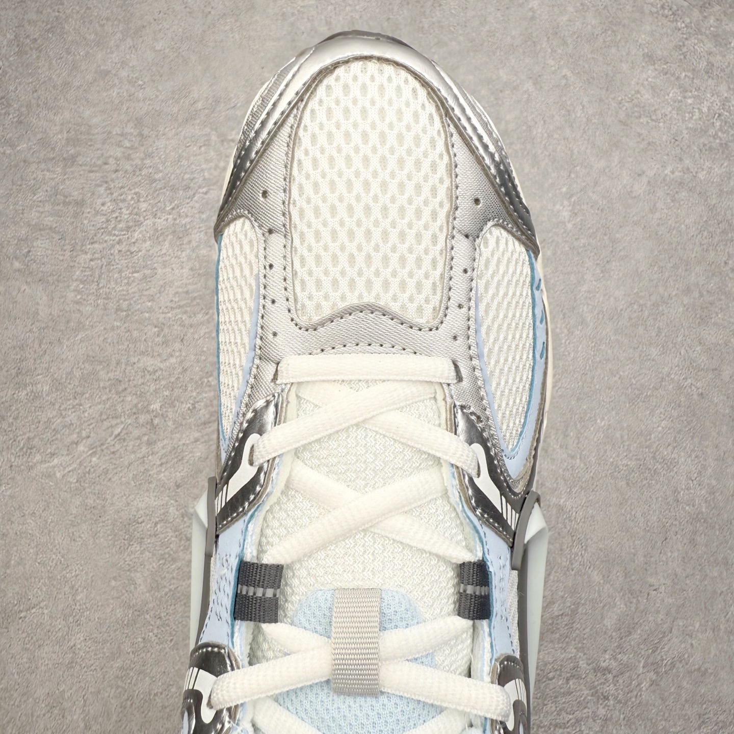 图片[4]-＃纯原福利 NK V5 RNR 舒适百搭防滑耐磨低帮跑步鞋 舒适有型适合日常穿着 该鞋款延续千禧年经典设计搭载泡绵中底 厚实而轻盈匠心细节巧搭立体耐克勾标志焕新演绎复古跑鞋 鞋款从千禧年美学汲取灵感 混搭多种材质突显层次感立体感和传统跑步风范 尺码：36 36.5 37.5 38 38.5 39 40 40.5 41 42 42.5 43 44 44.5 45-选品中心