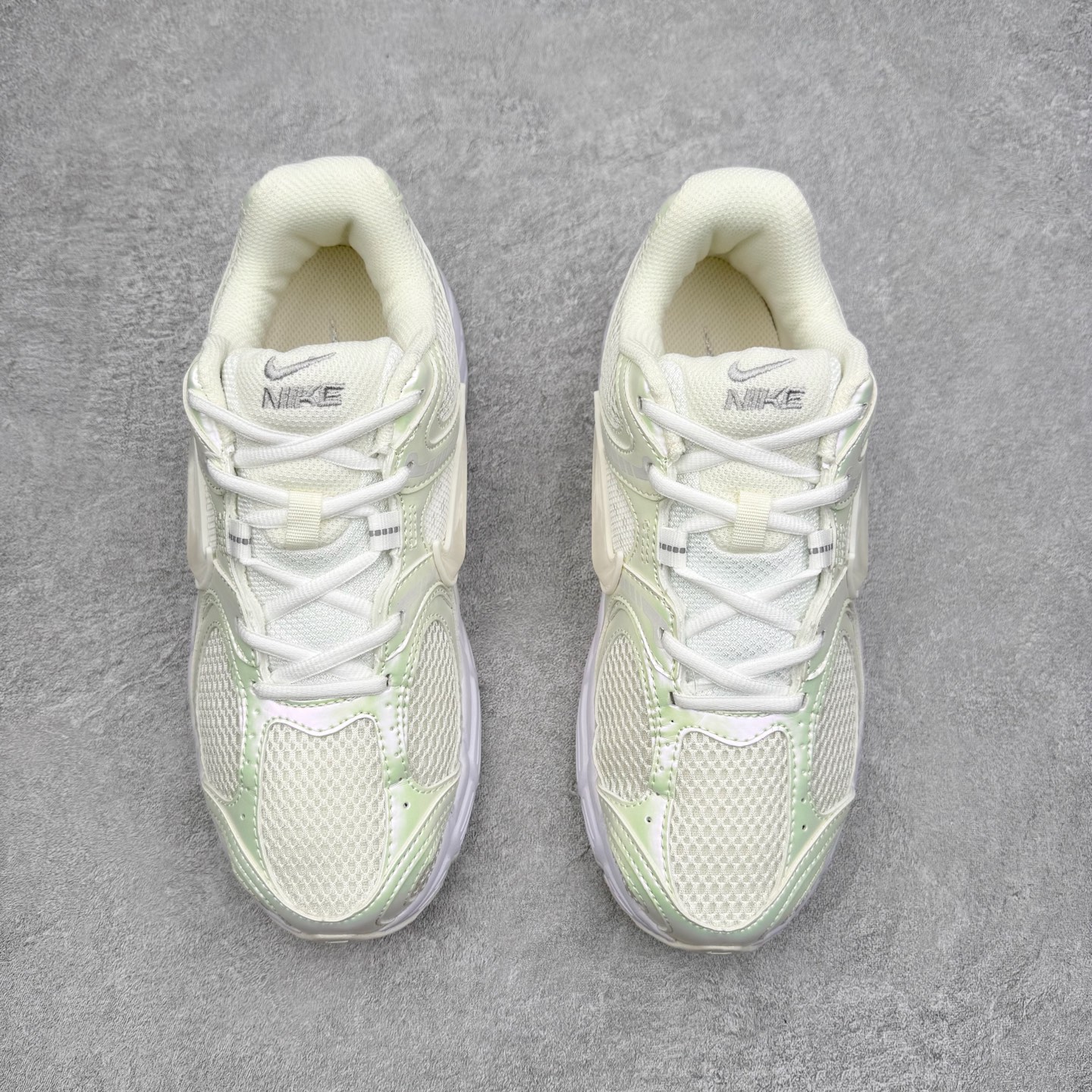 图片[2]-＃纯原福利 NK V5 RNR 舒适百搭防滑耐磨低帮跑步鞋 舒适有型适合日常穿着 该鞋款延续千禧年经典设计搭载泡绵中底 厚实而轻盈匠心细节巧搭立体耐克勾标志焕新演绎复古跑鞋 鞋款从千禧年美学汲取灵感 混搭多种材质突显层次感立体感和传统跑步风范 尺码：36 36.5 37.5 38 38.5 39 40 40.5 41 42 42.5 43 44 44.5 45-选品中心