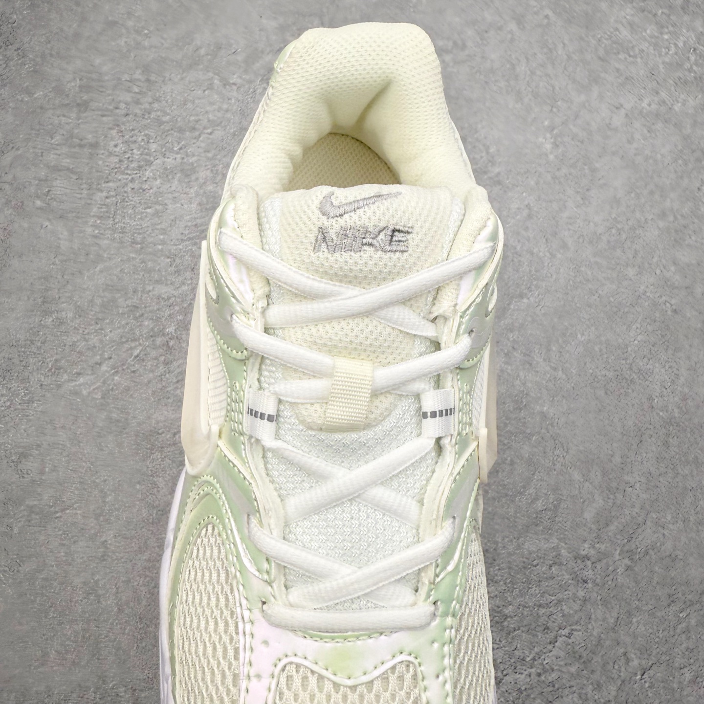 图片[5]-＃纯原福利 NK V5 RNR 舒适百搭防滑耐磨低帮跑步鞋 舒适有型适合日常穿着 该鞋款延续千禧年经典设计搭载泡绵中底 厚实而轻盈匠心细节巧搭立体耐克勾标志焕新演绎复古跑鞋 鞋款从千禧年美学汲取灵感 混搭多种材质突显层次感立体感和传统跑步风范 尺码：36 36.5 37.5 38 38.5 39 40 40.5 41 42 42.5 43 44 44.5 45-选品中心