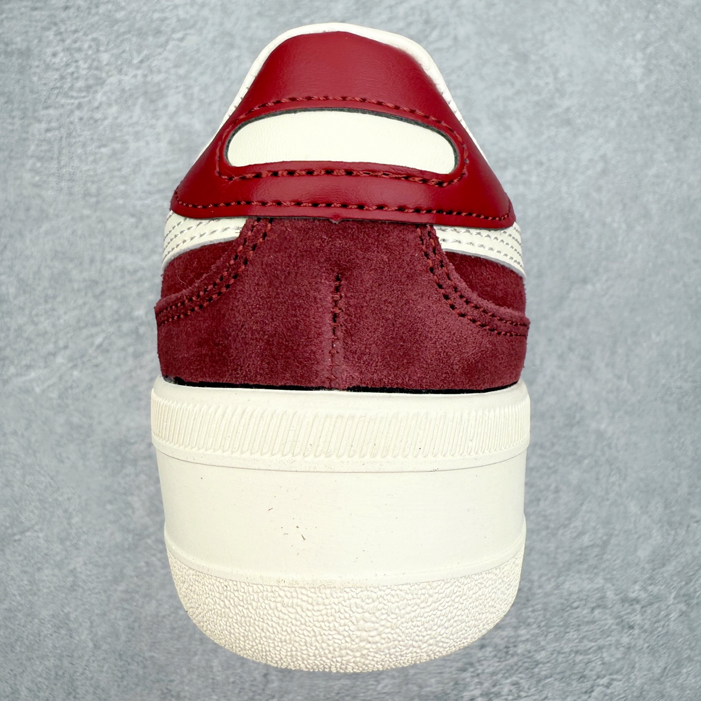 图片[8]-Onitsuka Tiger 鬼塚虎 Tokuten Chunk 复古德训厚底防滑耐磨低帮生活休闲鞋 男女同款 OnitsukaTiger鬼塚虎从运动中汲取灵感，并致力于打造融合舒适感受与创新设计的时尚品牌。品牌的设计风格既体现了对传统的致敬，同时也表达了对精致风格和现代创意的推崇。我们提供独具个性的全系列产品，打造从头到脚的整体穿搭。每件产品皆以精湛工艺匠心打造，细节考究，品质出众。时尚品牌OnitsukaTiger鬼塚虎不断呈献富于现代气息的系列单品，巧妙结合经典传承与锐意创新，并融蕴时尚格调与运动风范。1949年，鬼塚喜八郎（Kihachiro Onitsuka）创立了Onitsuka有限公司，即ASICS的前身。该品牌自成立之初便以促进青少年健康为已任，一以贯之，终令OnitsukaTigerStripes成为世界知名运动品牌的代名词。如今，这一传奇仍在日本传统和现代美学的融合中延续。从历久弥新的经典造型，到别具一格的新颖风格，通过与志同道合的艺术家、文化鉴赏家合作，OnitsukaTiger鬼塚虎的每一款鞋履、服装和配饰都回荡着品牌精神。尺码：36 37 37.5 38 39 39.5 40 40.5 41.5 42 42.5 43.5 44 45-选品中心