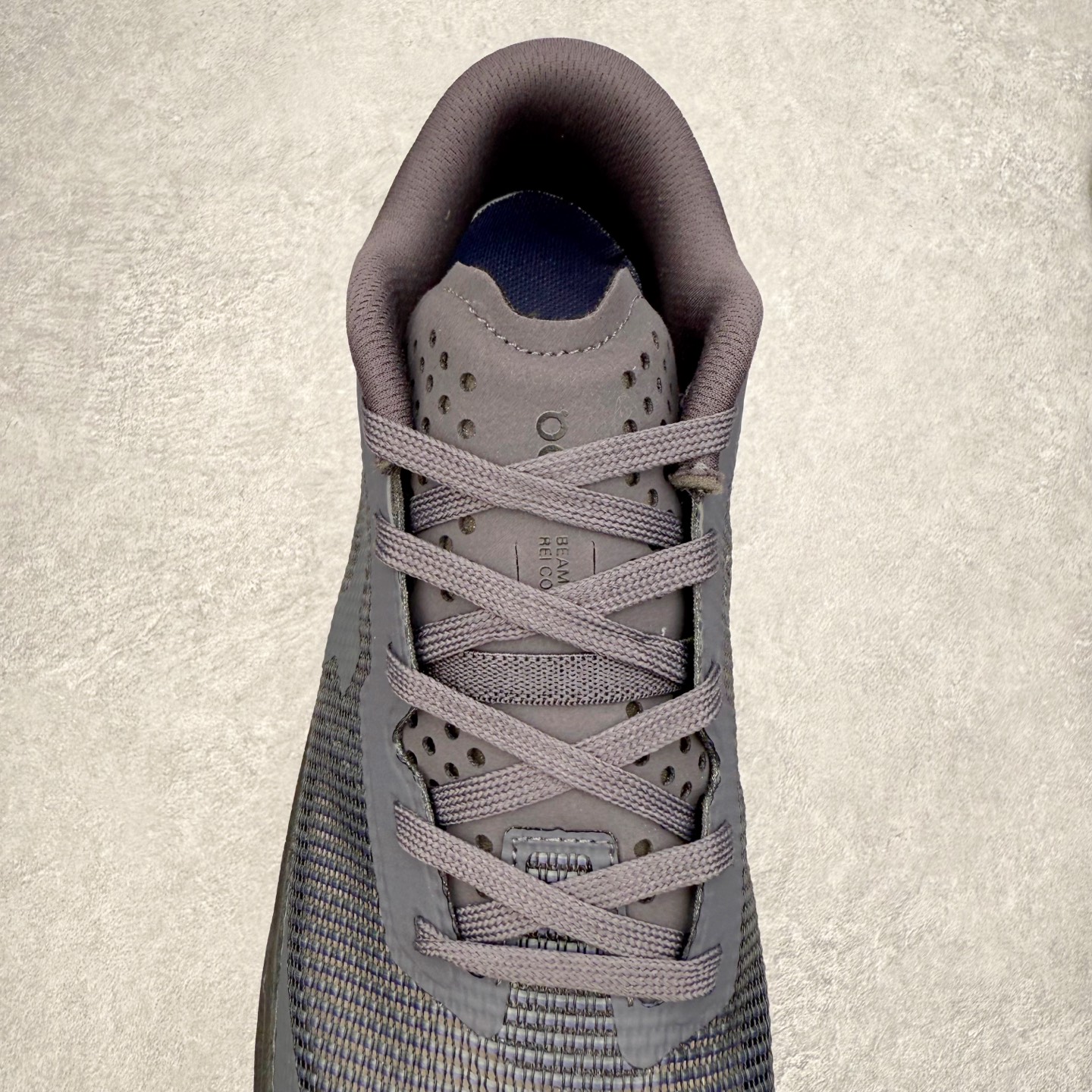 图片[5]-On昂跑 Cloudultra 3 百搭舒适透气低帮跑步鞋 此运动品牌 开创于2010年 缓震着陆、强效回弹、轻柔质感的设计构思始终是ON研制关键 与此同时基于“为全球提供革新性的跑步感受”信念 陆续推出了多款跑鞋及其以专业运动人体跑步工程学为设计关键的功能性跑步服饰设备 让跑者不费力气地畅快畅跑 尺码：36 36.5 37.5 38 38.5 39 40 40.5 41 42 42.5 43 44 44.5 45-选品中心