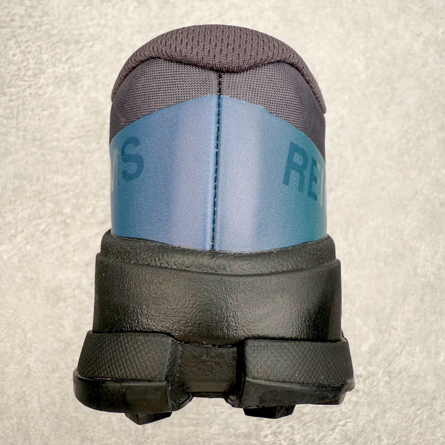 图片[8]-On昂跑 Cloudultra 3 百搭舒适透气低帮跑步鞋 此运动品牌 开创于2010年 缓震着陆、强效回弹、轻柔质感的设计构思始终是ON研制关键 与此同时基于“为全球提供革新性的跑步感受”信念 陆续推出了多款跑鞋及其以专业运动人体跑步工程学为设计关键的功能性跑步服饰设备 让跑者不费力气地畅快畅跑 尺码：36 36.5 37.5 38 38.5 39 40 40.5 41 42 42.5 43 44 44.5 45-选品中心