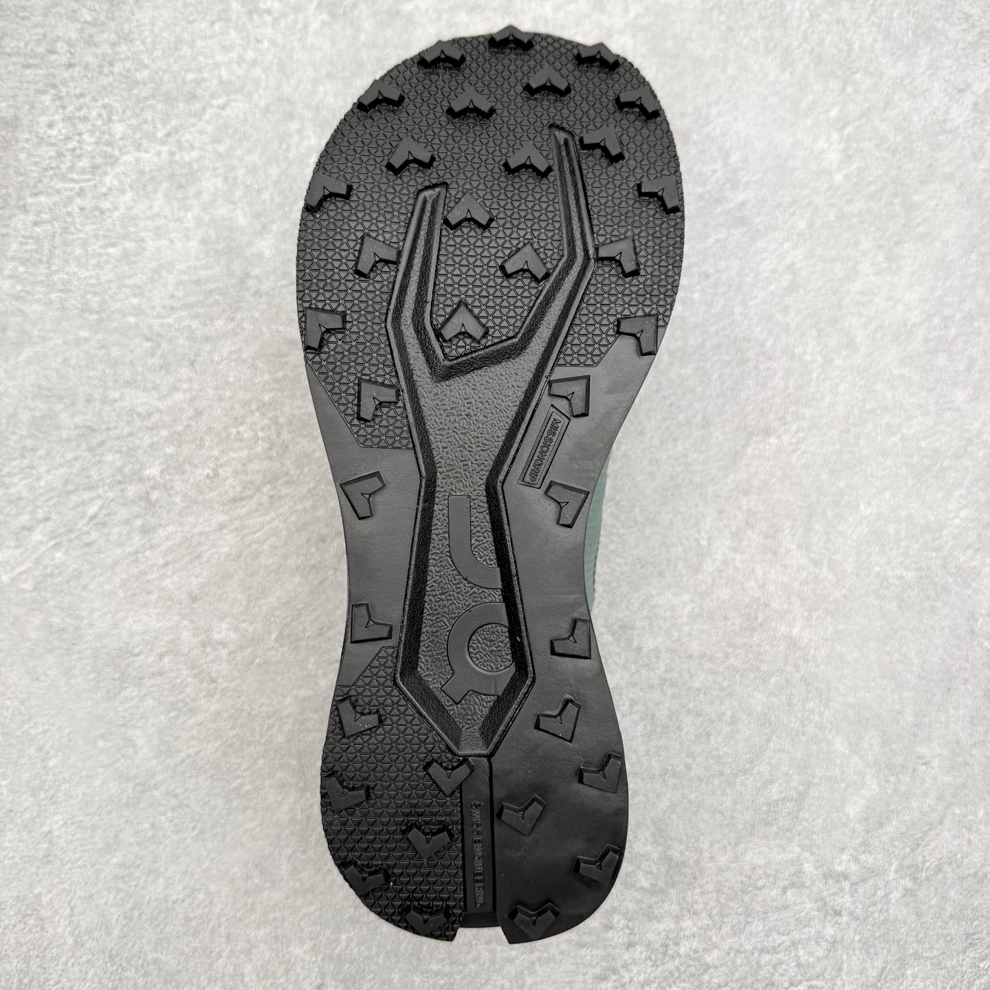 图片[9]-On昂跑 Cloudultra 3 百搭舒适透气低帮跑步鞋 此运动品牌 开创于2010年 缓震着陆、强效回弹、轻柔质感的设计构思始终是ON研制关键 与此同时基于“为全球提供革新性的跑步感受”信念 陆续推出了多款跑鞋及其以专业运动人体跑步工程学为设计关键的功能性跑步服饰设备 让跑者不费力气地畅快畅跑 尺码：36 36.5 37.5 38 38.5 39 40 40.5 41 42 42.5 43 44 44.5 45-选品中心